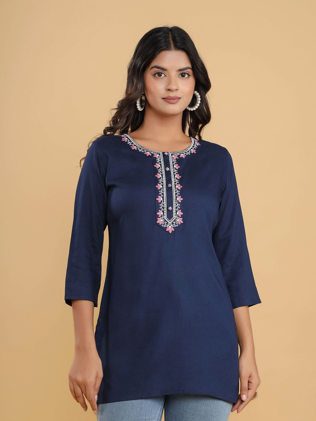 Neemiya Women Embroiderd Thread Work Kurti
