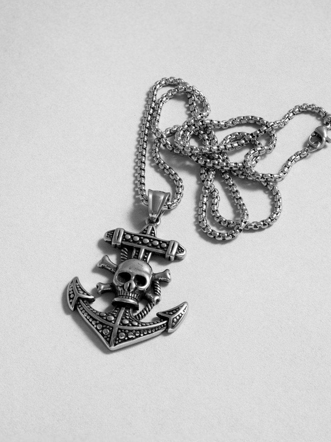 BLACK MAMBA Men Silver-Plated Anchor Skull Triangular Pendant With Chain