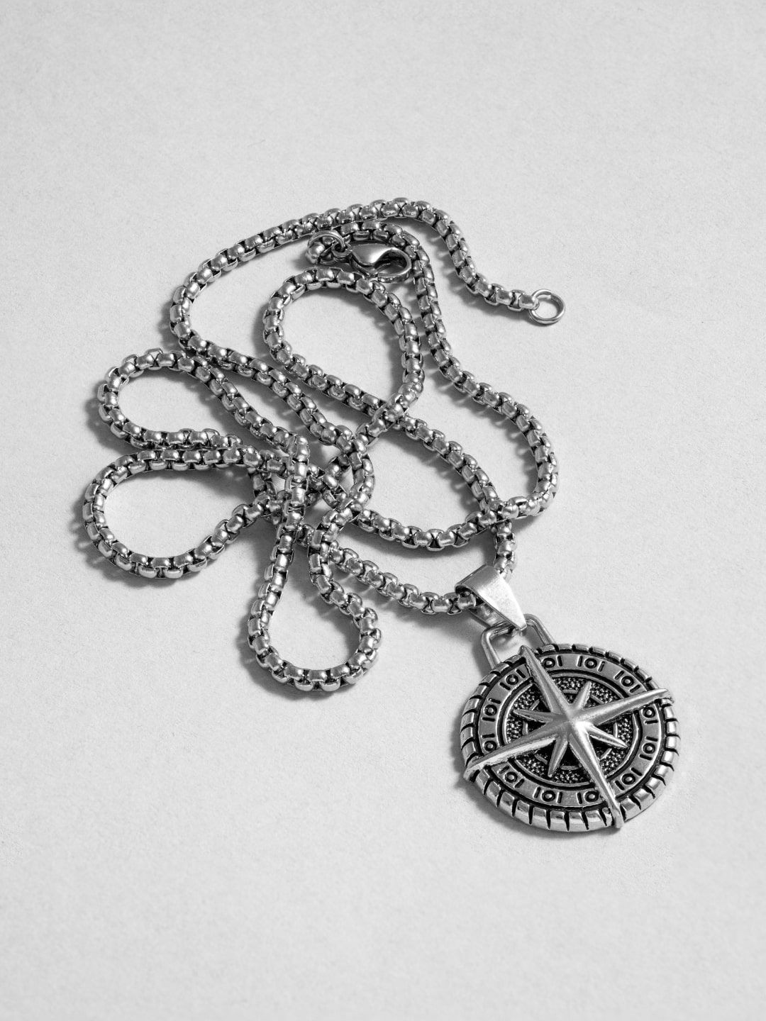 BLACK MAMBA Men Silver-Plated Compass Pendant With Jared Chain