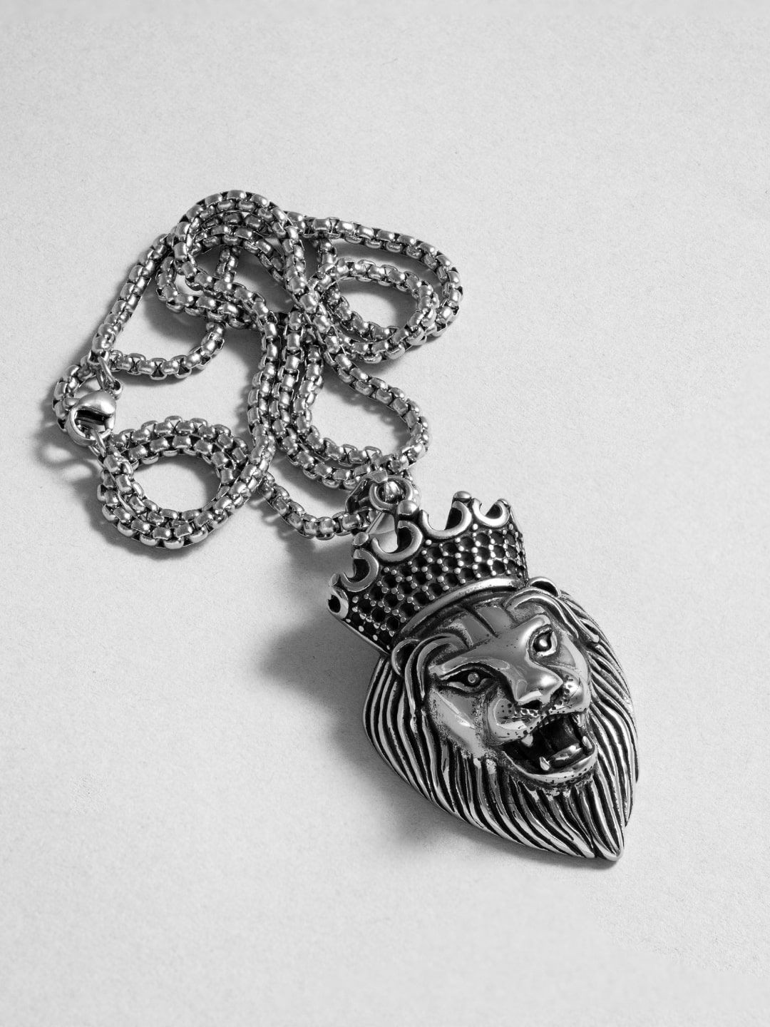BLACK MAMBA Men Silver-Plated Lion Head Pendant With Jared Chain