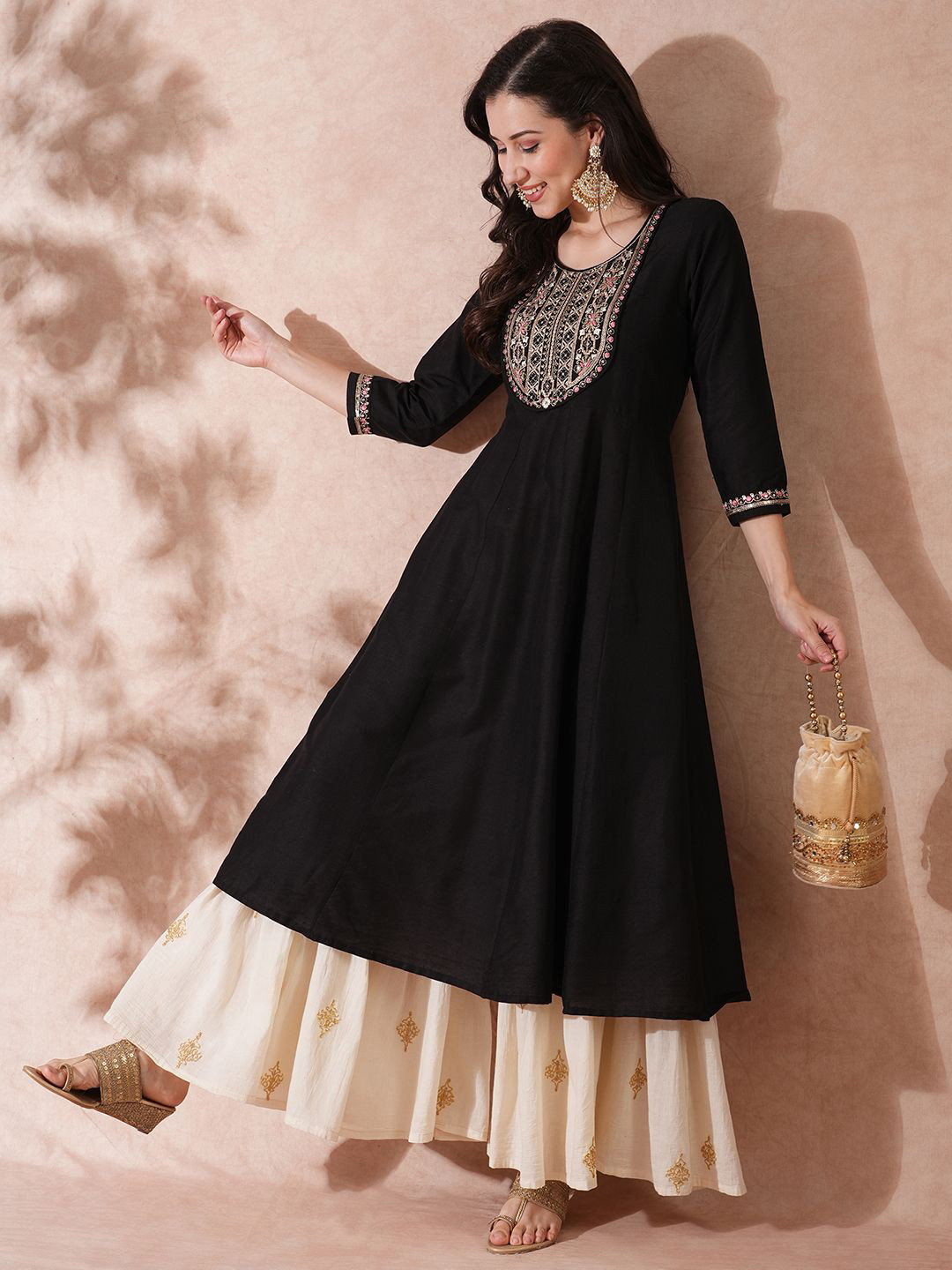 Globus Black Floral Yoke Design Zari & Sequinned Round Neck Anarkali Kurta