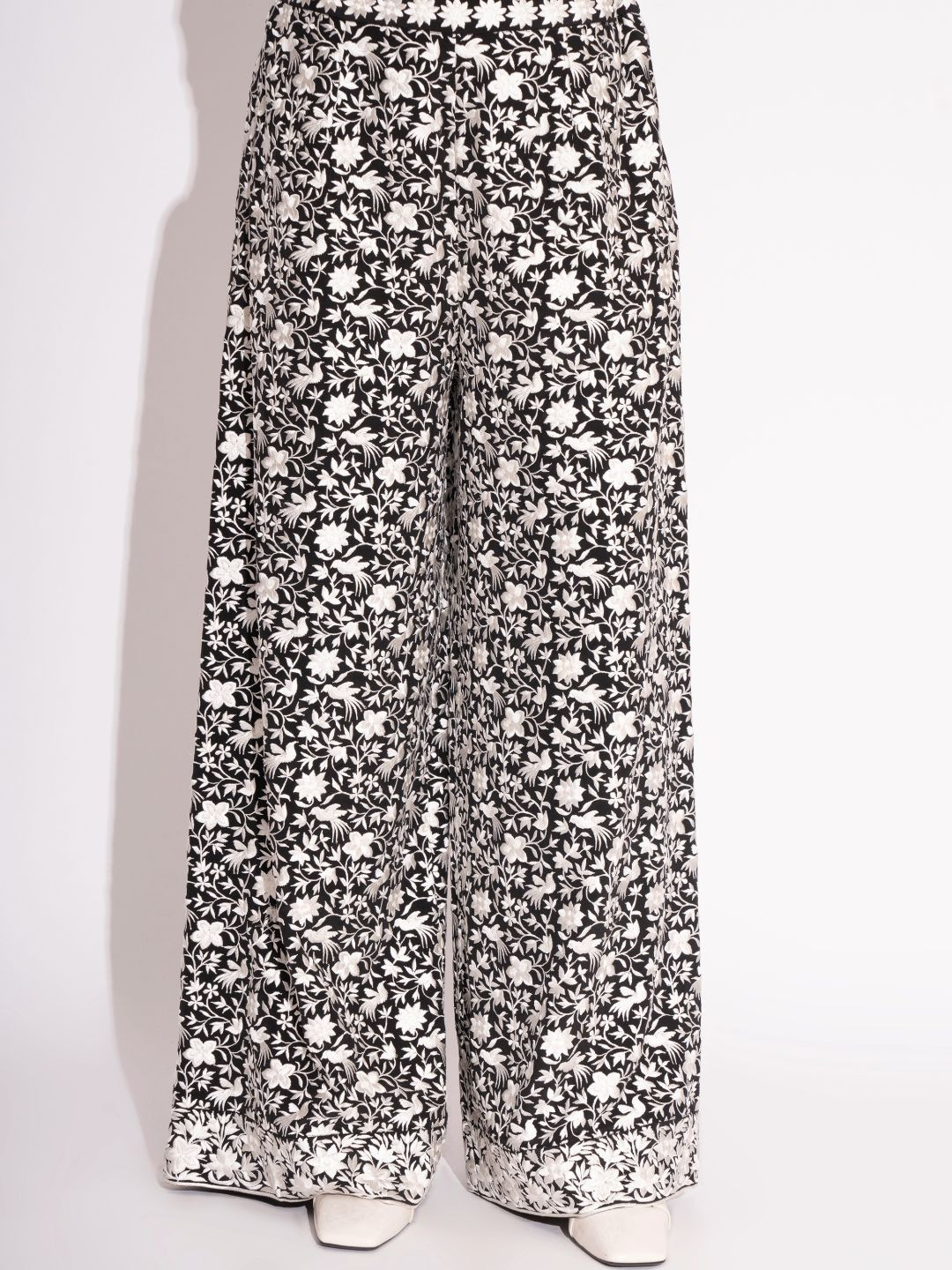 HOUSE OF INARI Women Floral Printed Palazzos
