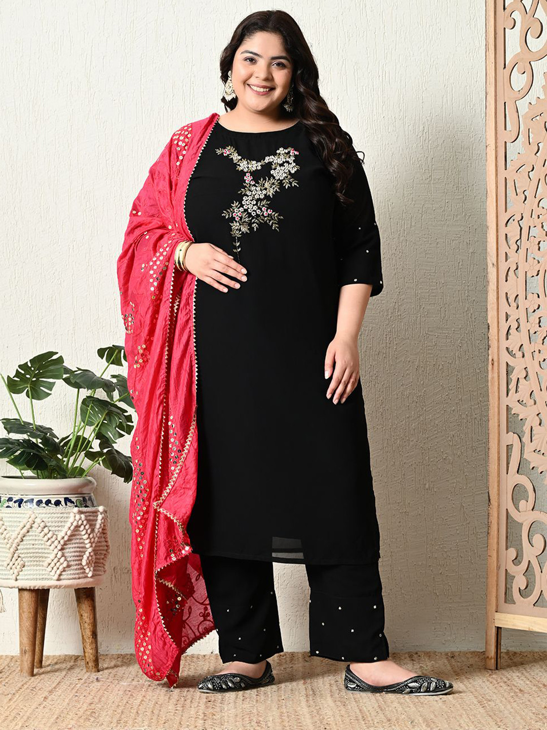 PrettyPlus by Desinoor.com Plus Size Floral Yoke Design Pearl Kurta With Trouser & Dupatta