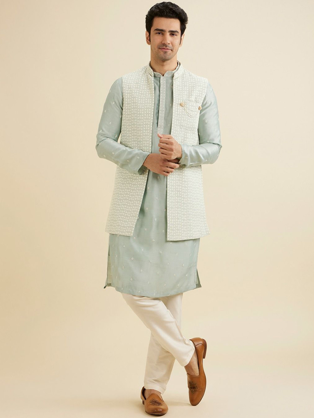 Manyavar Ethnic Motifs Embroidered Thread Work Pure Cotton Kurta and Pyjamas &Jacket