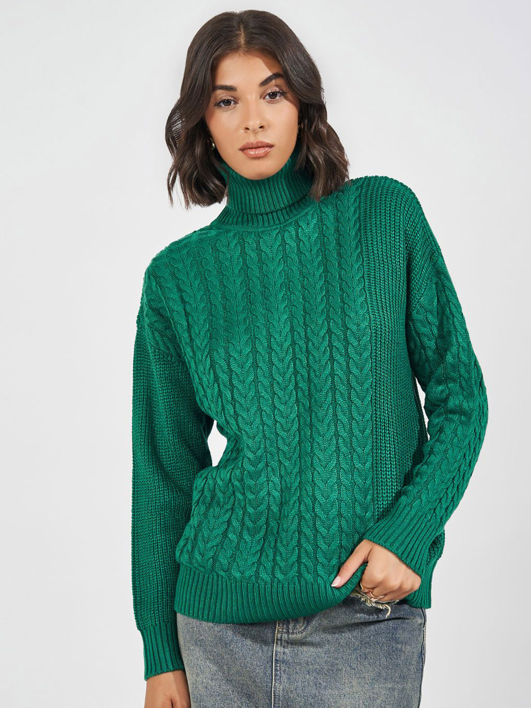 Styli Women Boxy Fit Regular Length Chunky Cable Knit Turtleneck Pullover Sweater