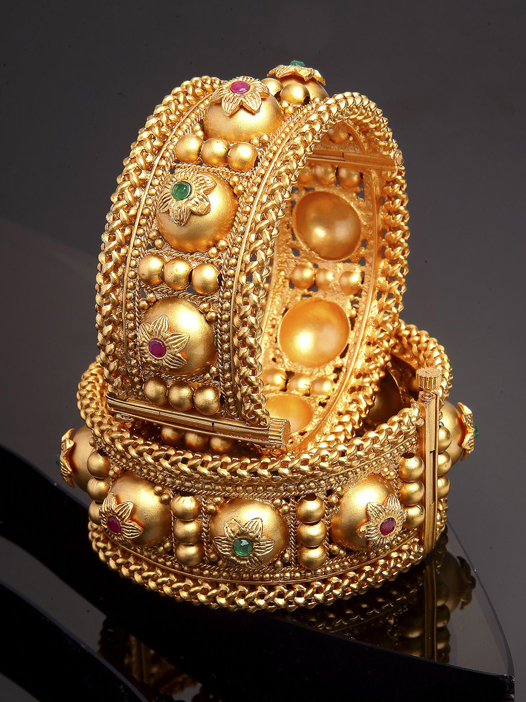 KARATCART Set Of 2 Gold Plated Kundan Studded Jadau Bangles