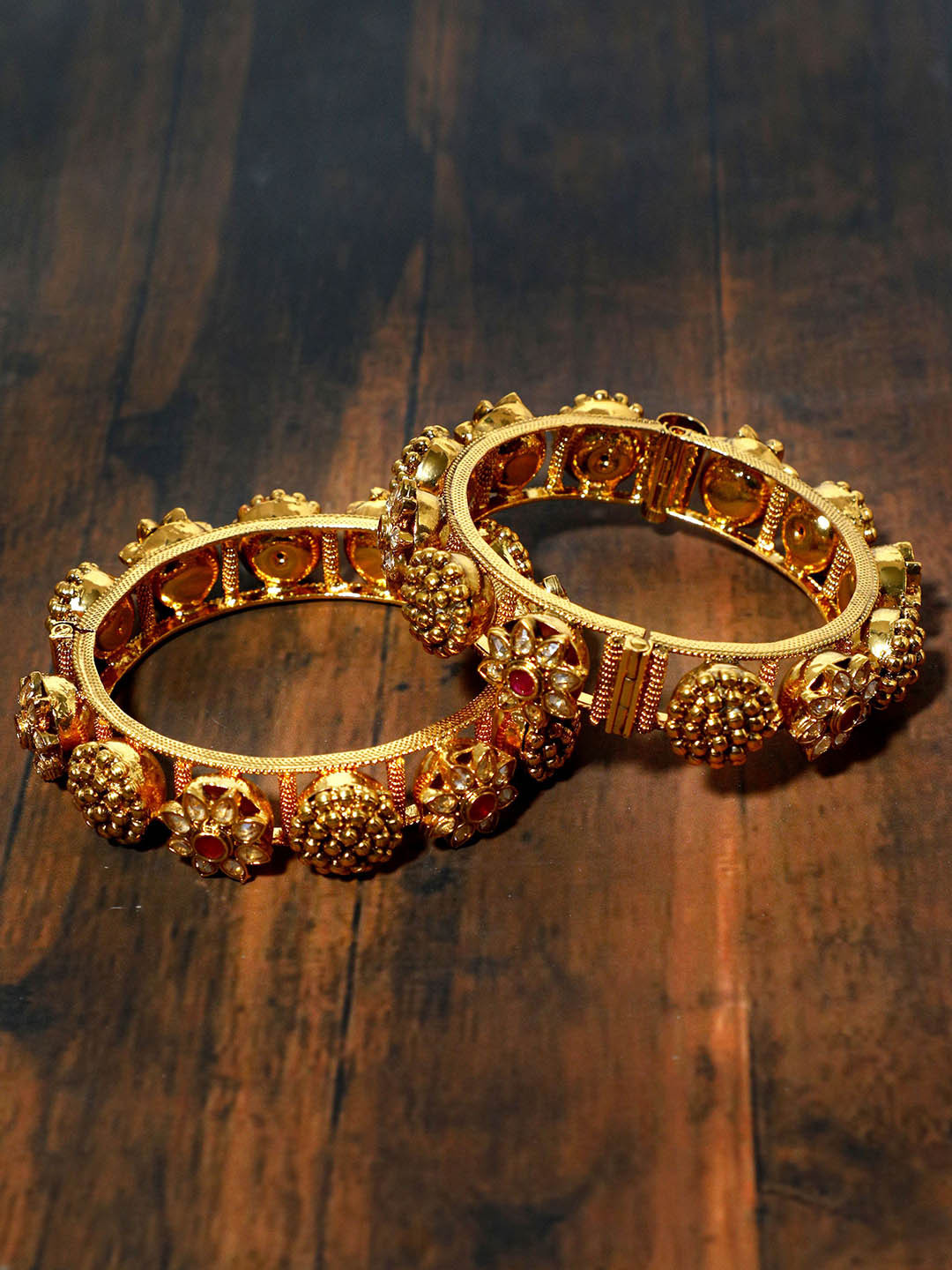 KARATCART Set Of 2 Gold Plated Kundan Studded Jadau Bangles