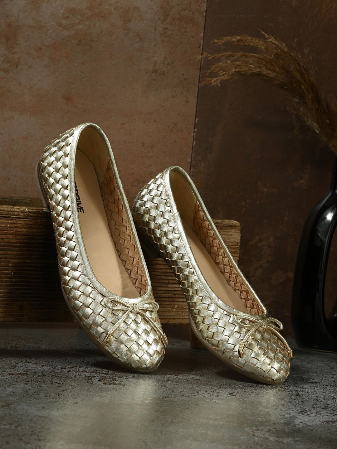 Overdrive Women Woven Design Leather Ballerinas