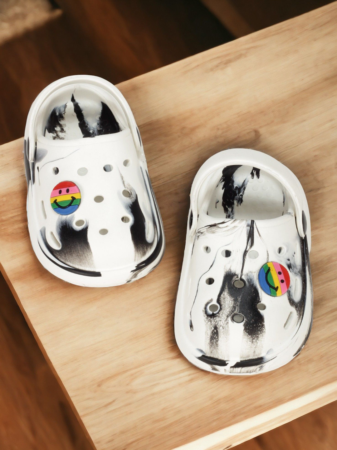Lil Lollipop Kids Marble Look Anti-Slip Smily Applique Clogs