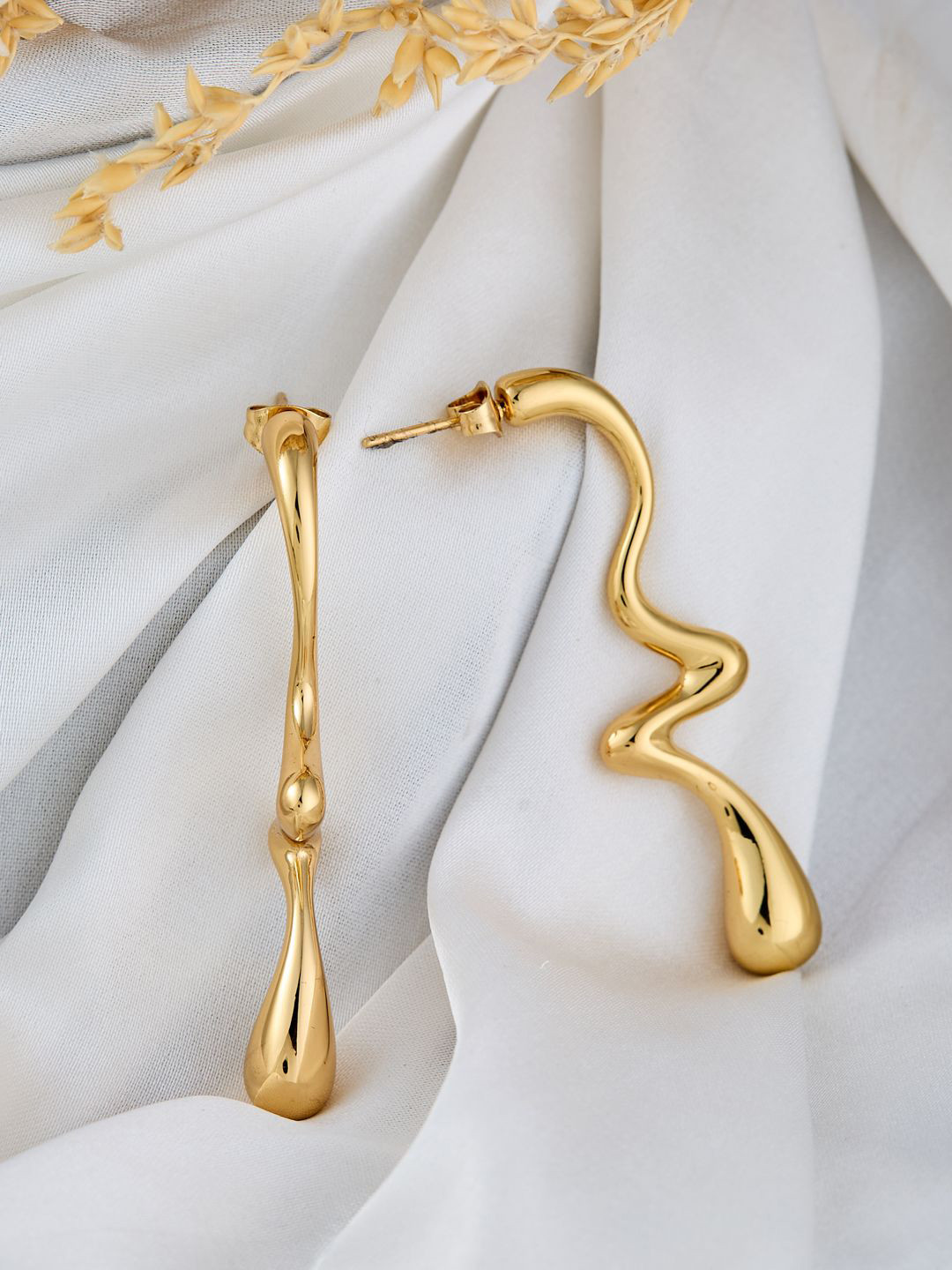 ATIBELLE Gold-Plated Wavy Shaped Textured Minimal Drop Earrings