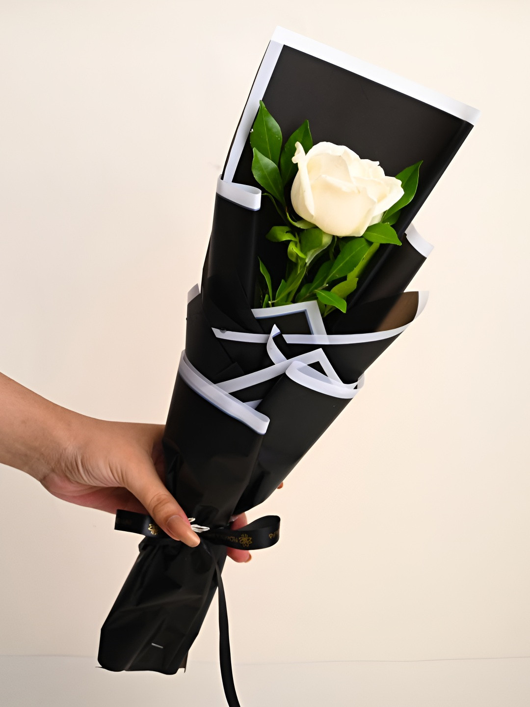 Floweraura Black & White Rose Fresh Flowers Bouquet