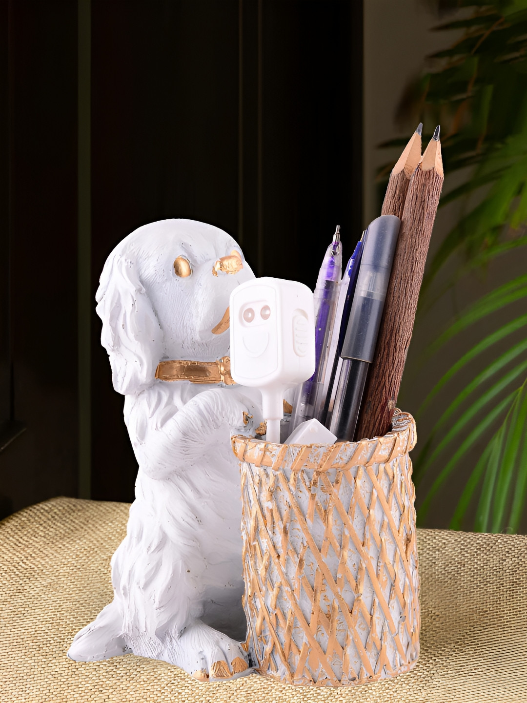 Zart White & Gold-Toned Dog Shaped Pen Stand