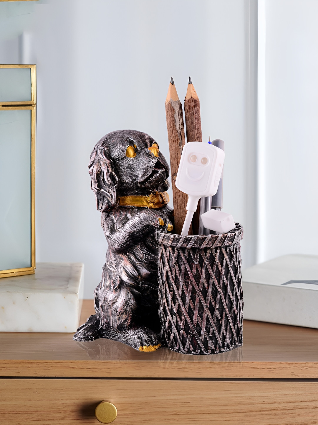 Zart Black Dog Design Pen Stand