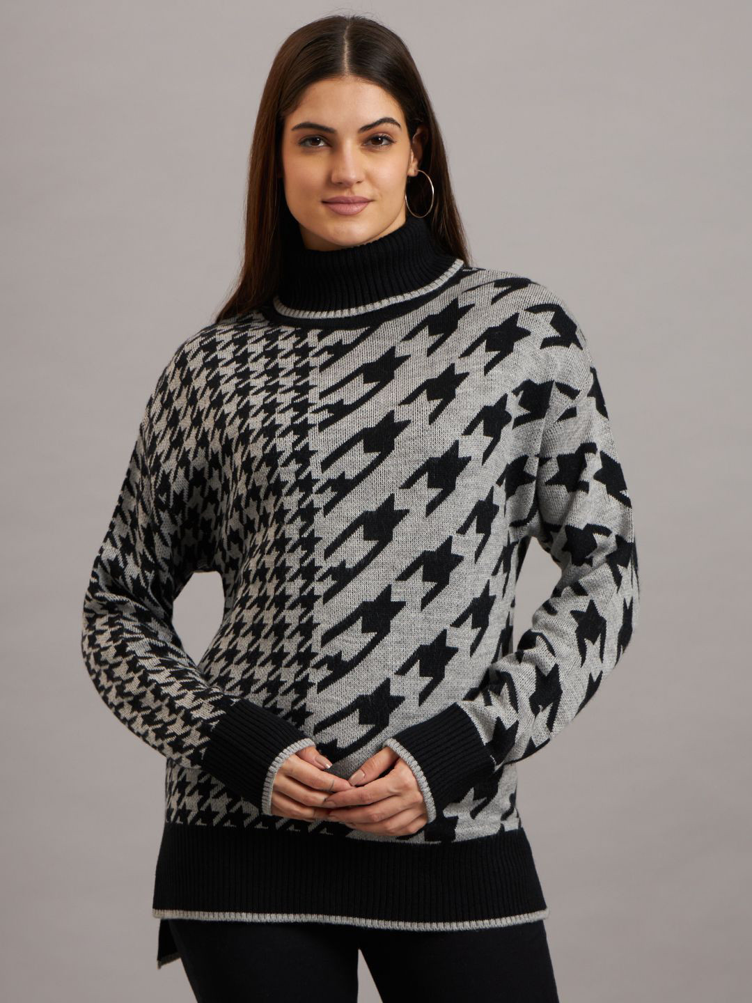 The Roadster Lifestyle Co Women Printed Long Sleeve Sweaters