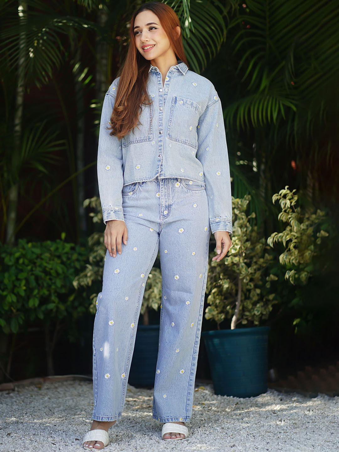 THE BOOZY BUTTON Floral Printed Long Sleeves Crop Denim Shirt With Trousers