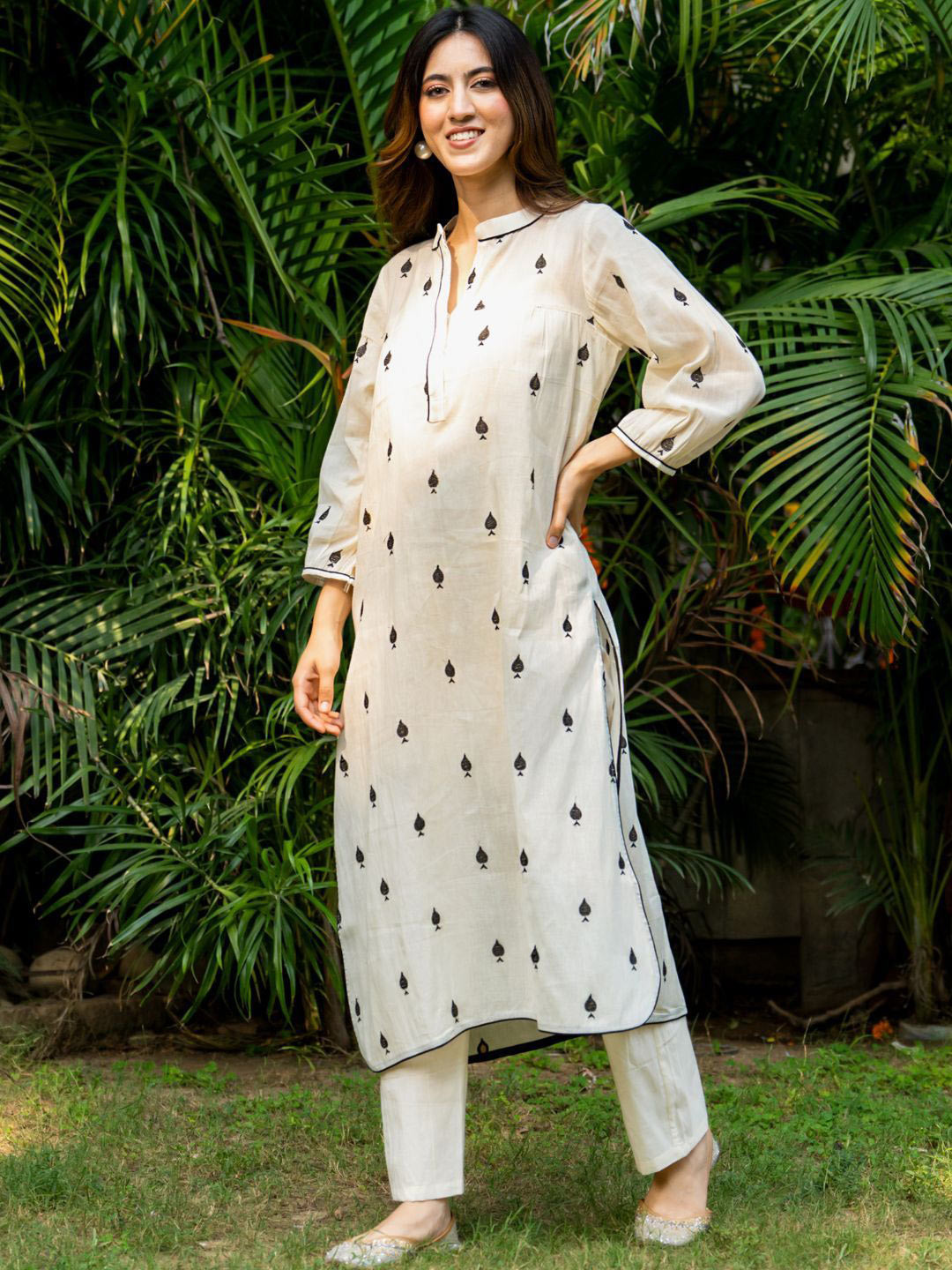 HOUSE OF JAMOTI Pikes Spades Printed Mandarin Collar Pure Cotton Straight Kurta & Salwar