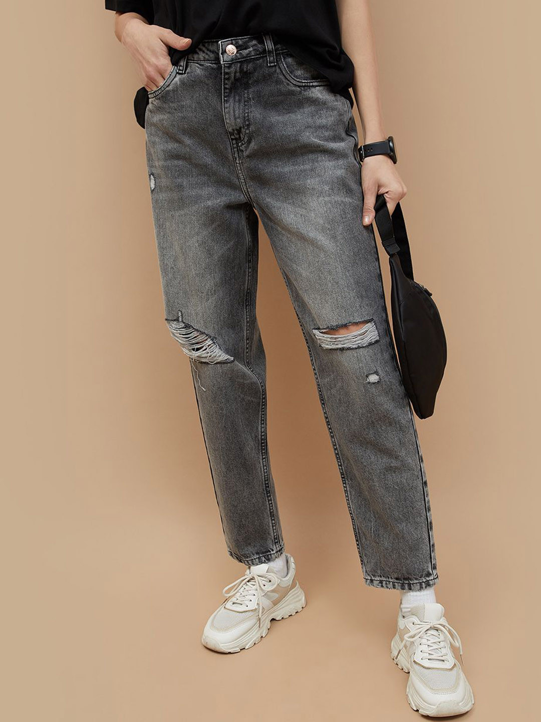 Ginger by Lifestyle Women Straight Fit Light Fade Slash Knee Cotton Jeans