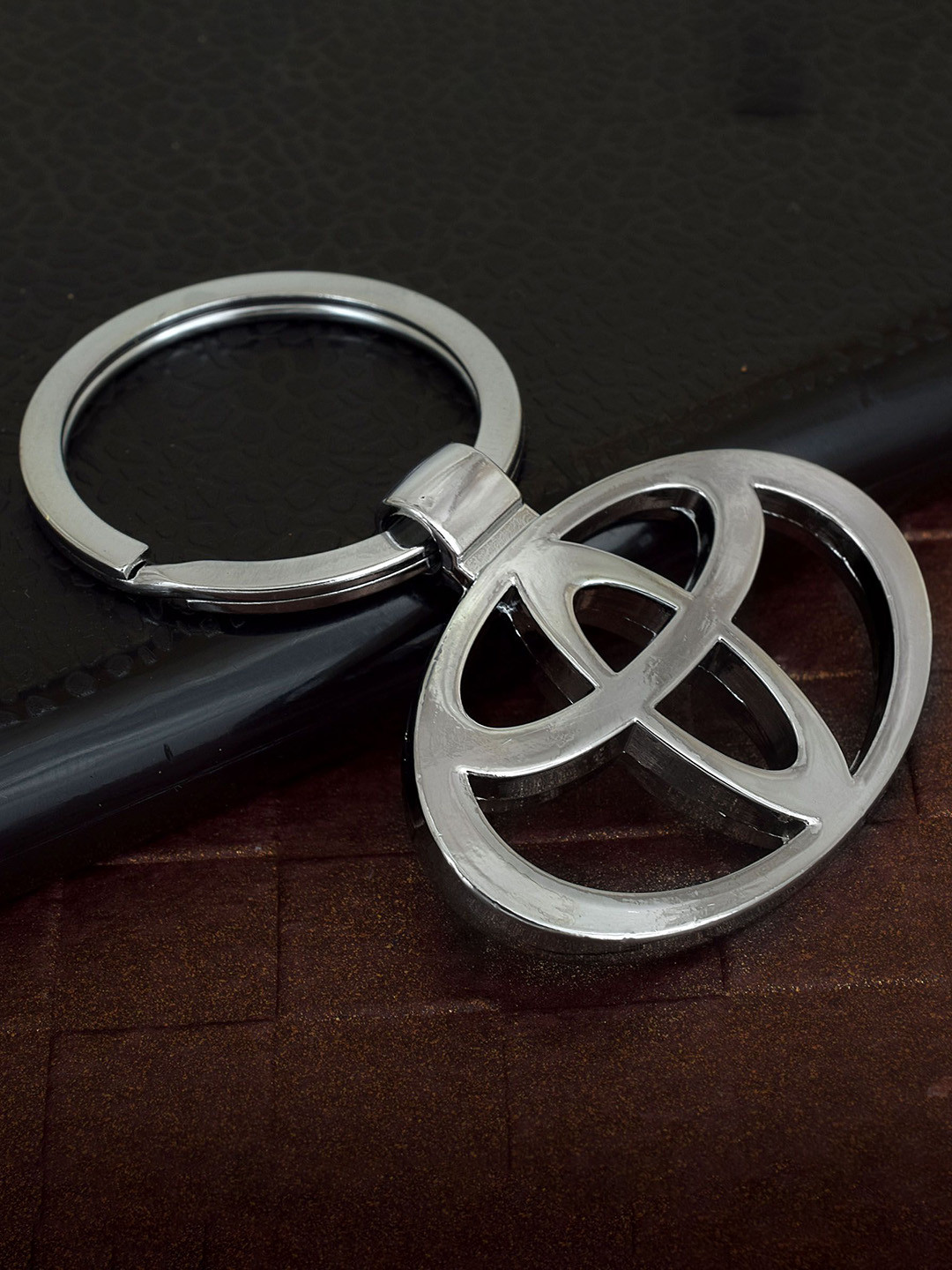 MEMOIR Unisex Stainless Steel Car Keychain