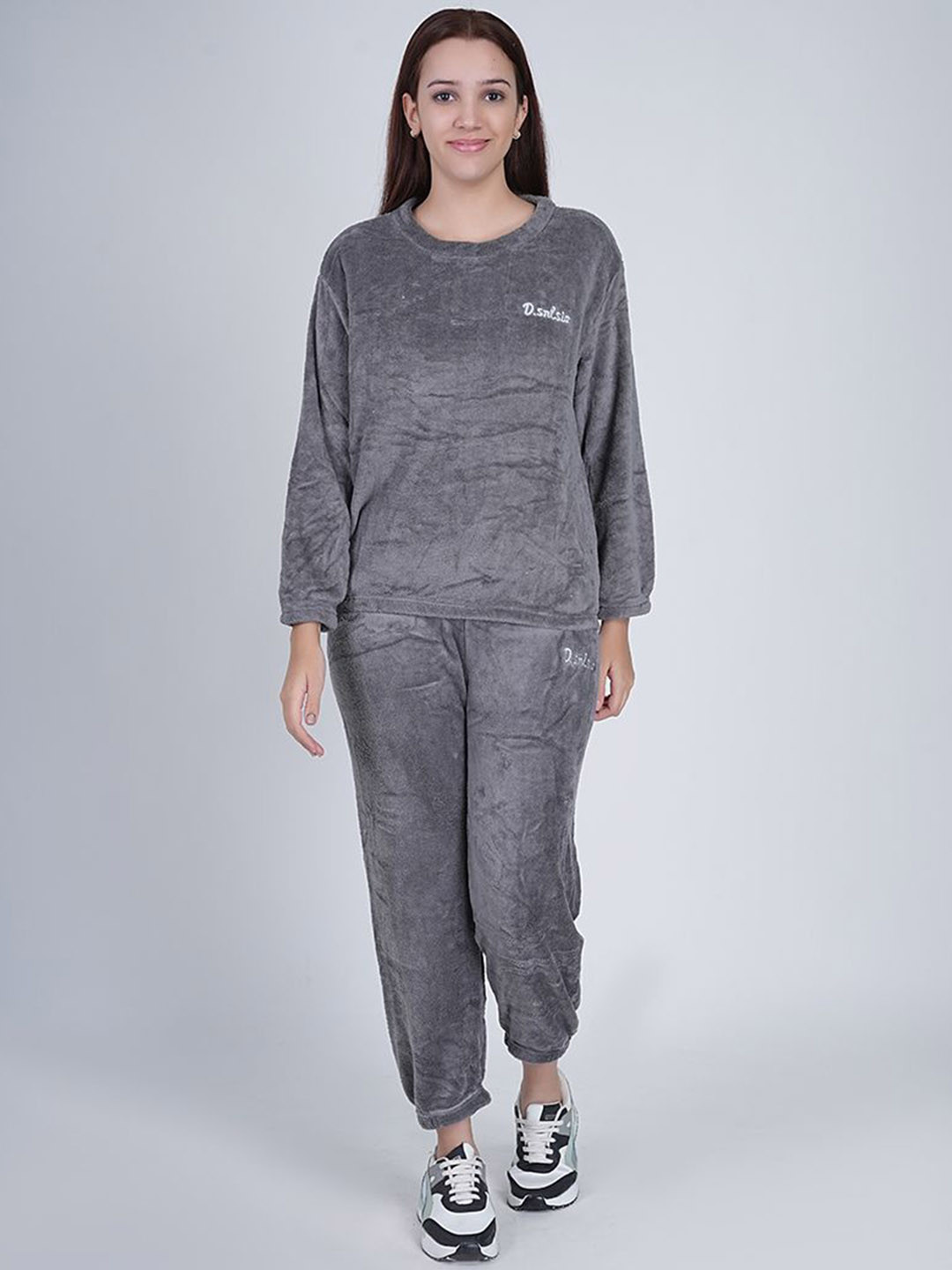 Aartej Women Velvet Set Nightsuit