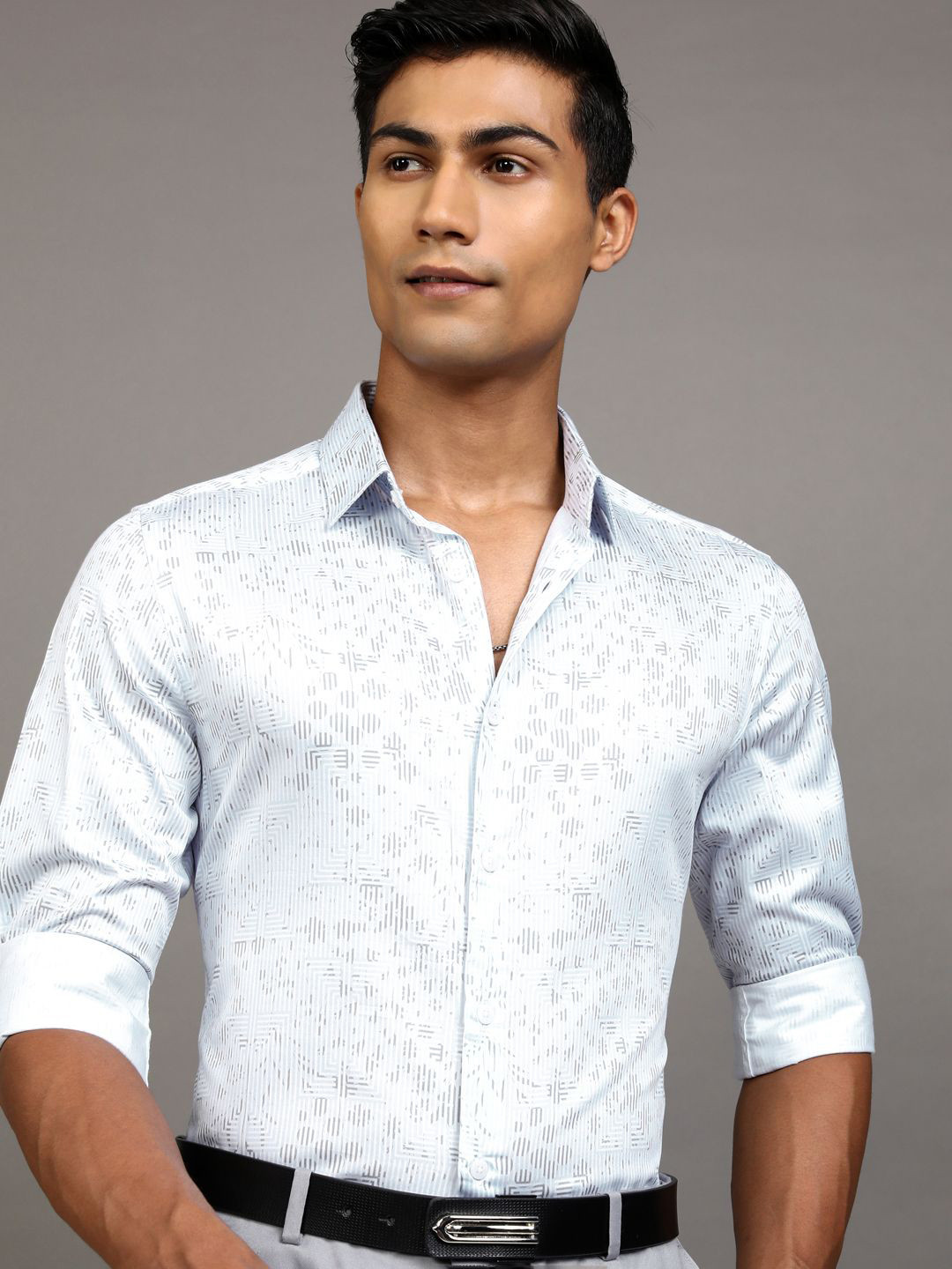 LOCOMOTIVE Men Cutaway Collar Conversational Printed Cotton Slim Fit Casual Shirt