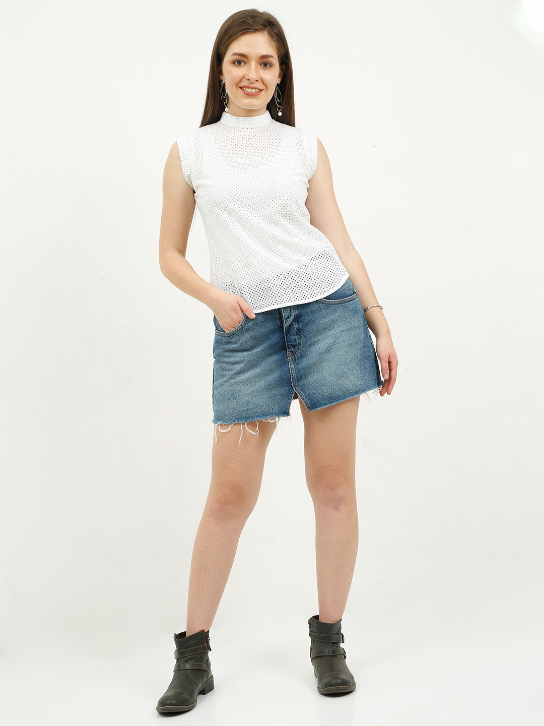 URBAN POCHE Schiffli Detail High Neck Top