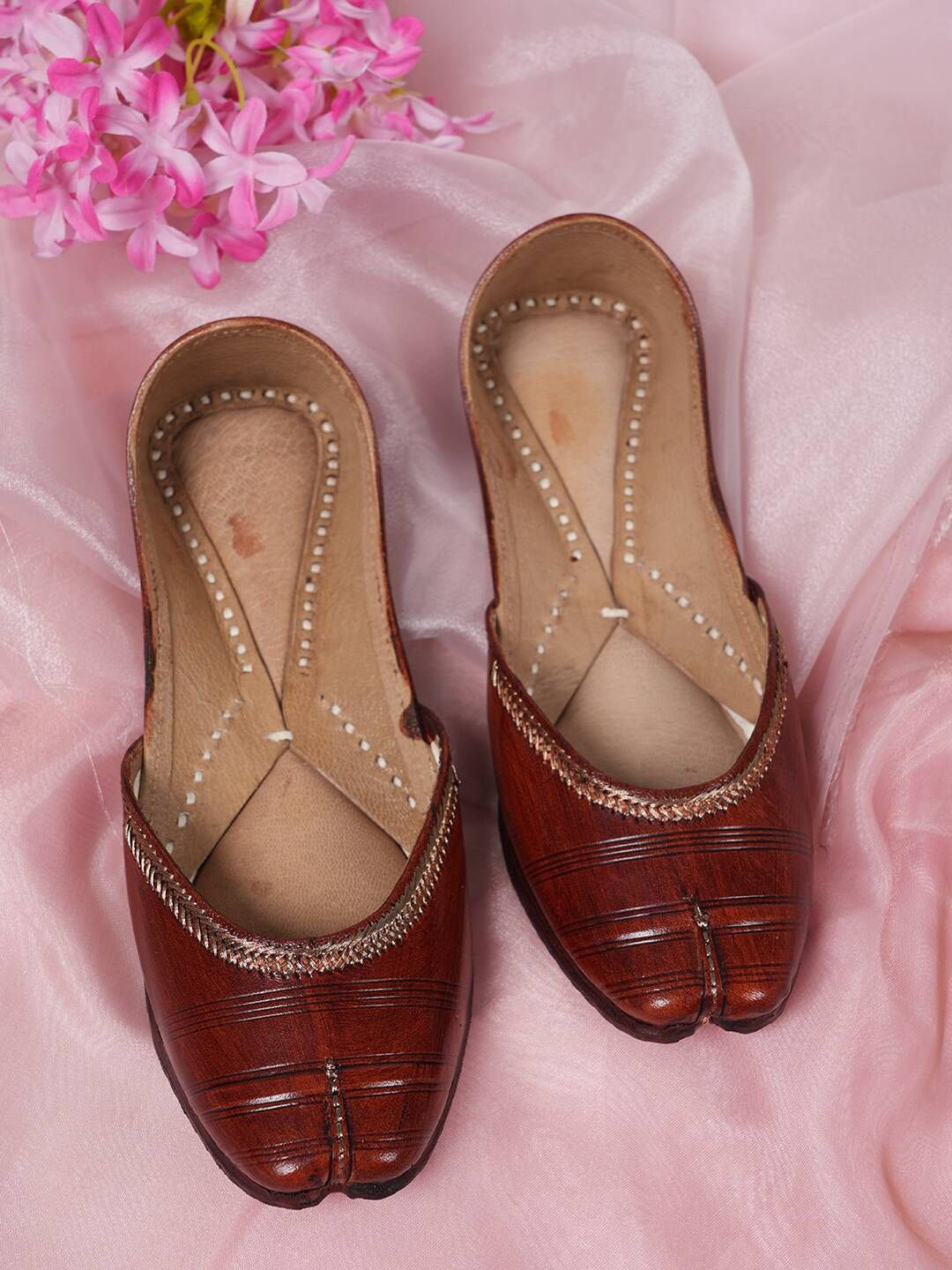 JUTTIESMAKER Women Slip-On Mojaris