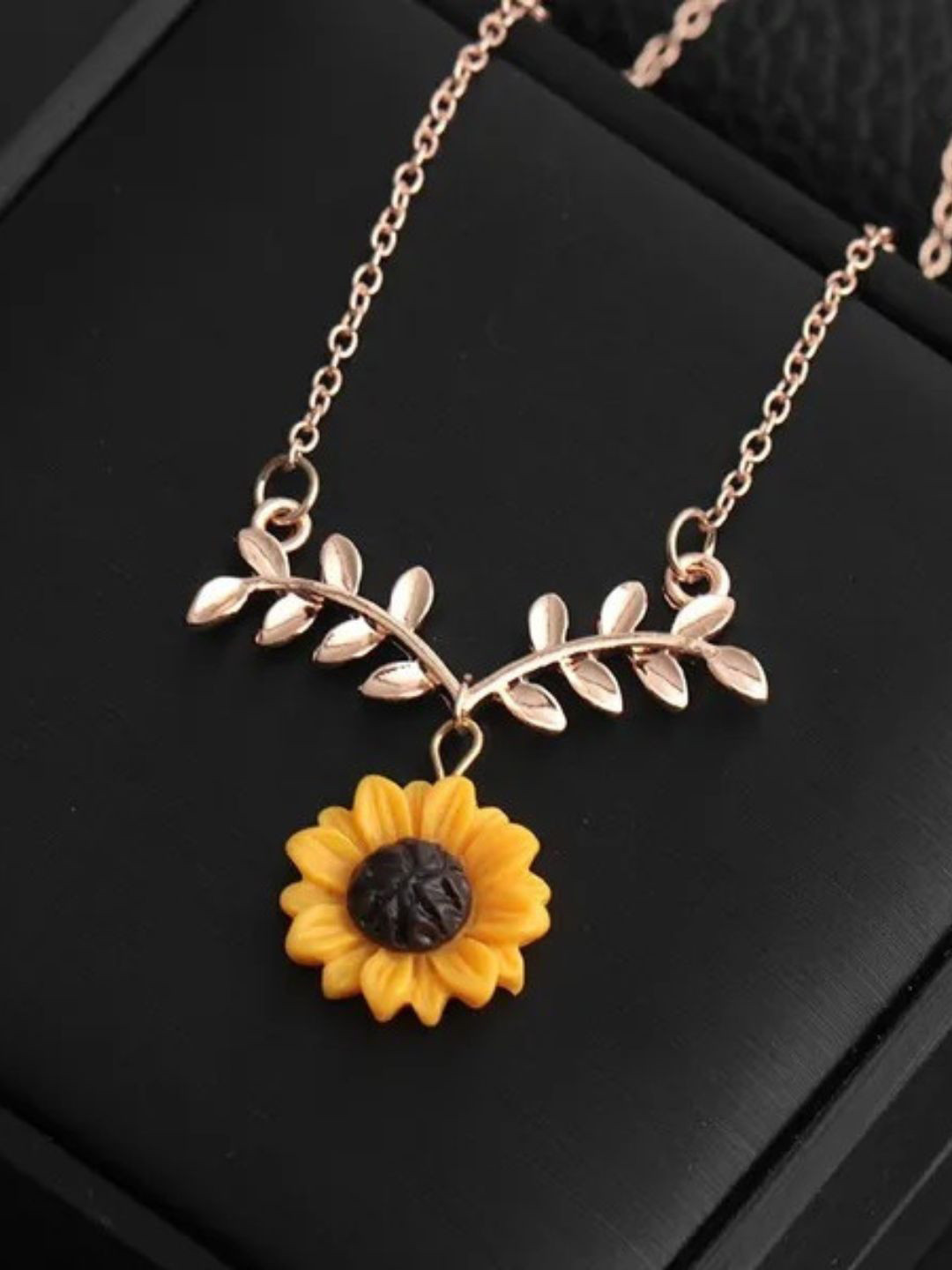 Pinapes Unisex Set of 2 Gold-Plated Layered Sunflower and Lock Minimal Necklaces