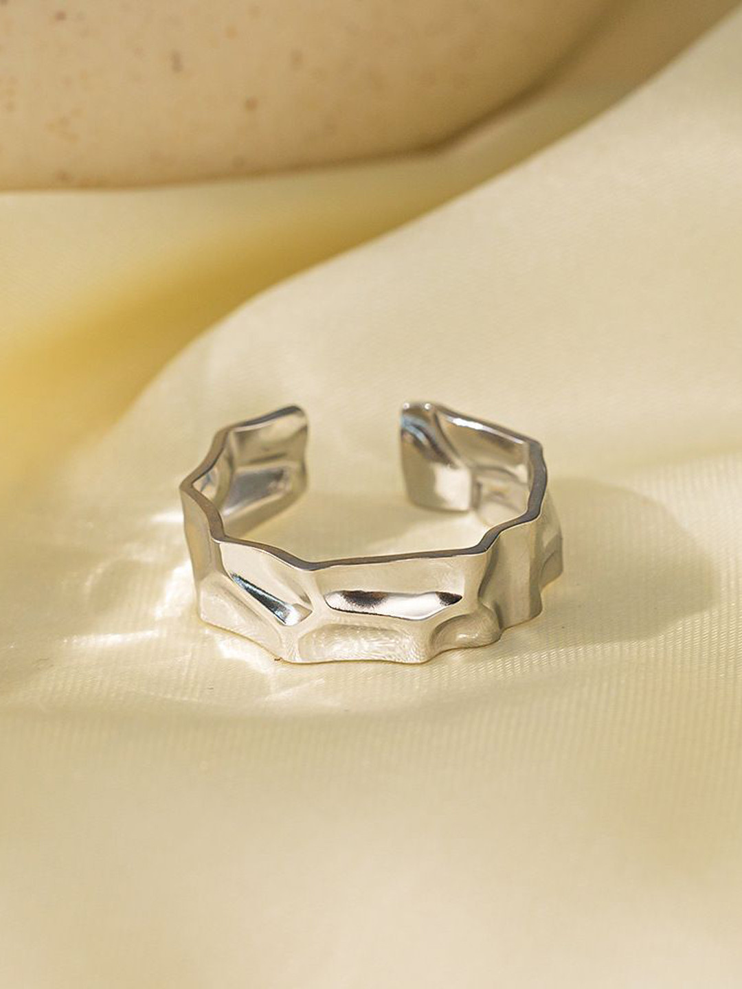 MYKI Silver-Plated Eye-Catching Stainless Steel Finger Ring