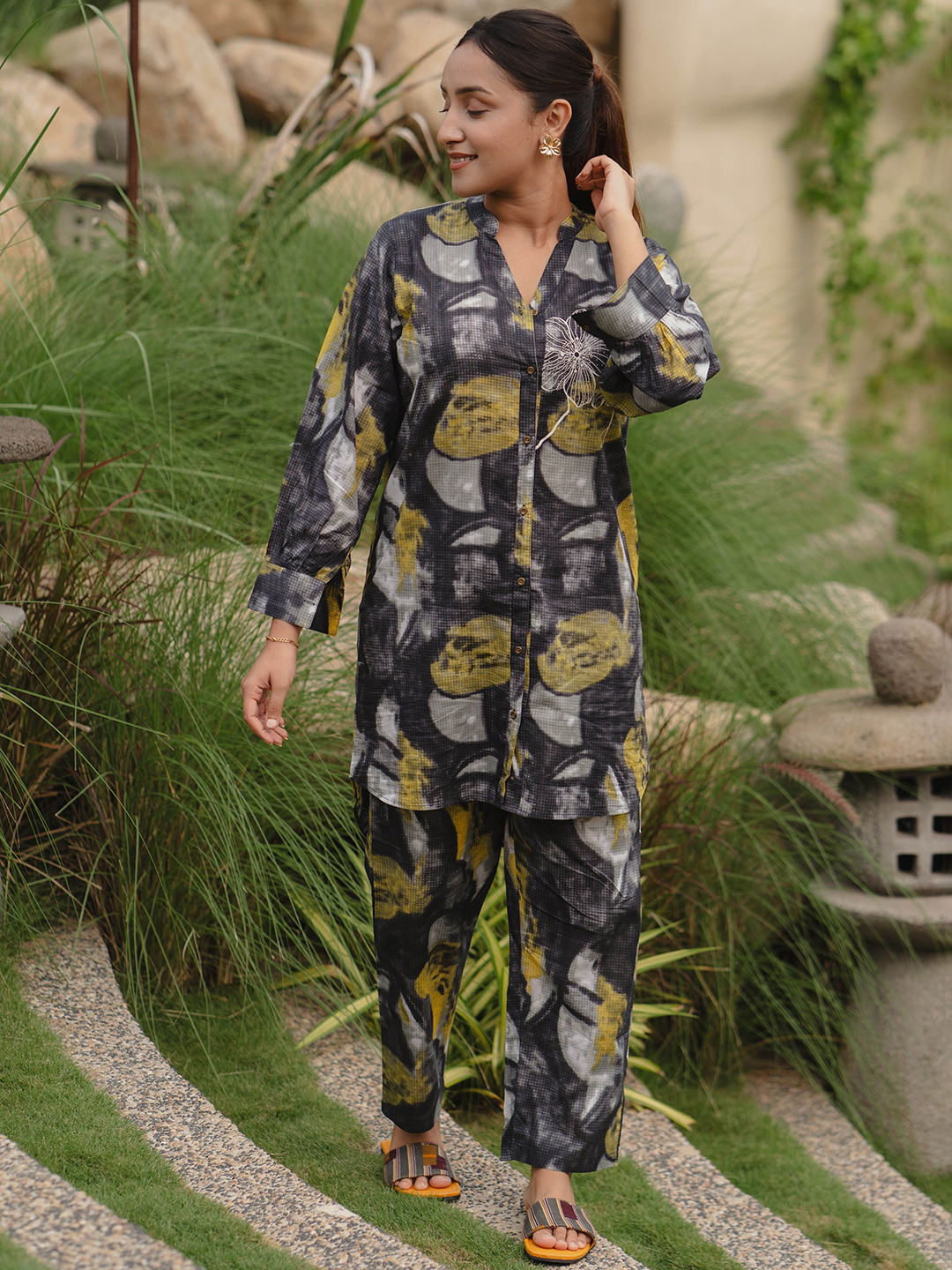 Zeyo Abstract Printed Mandarin Collar Long Sleeves Shirt With Trouser