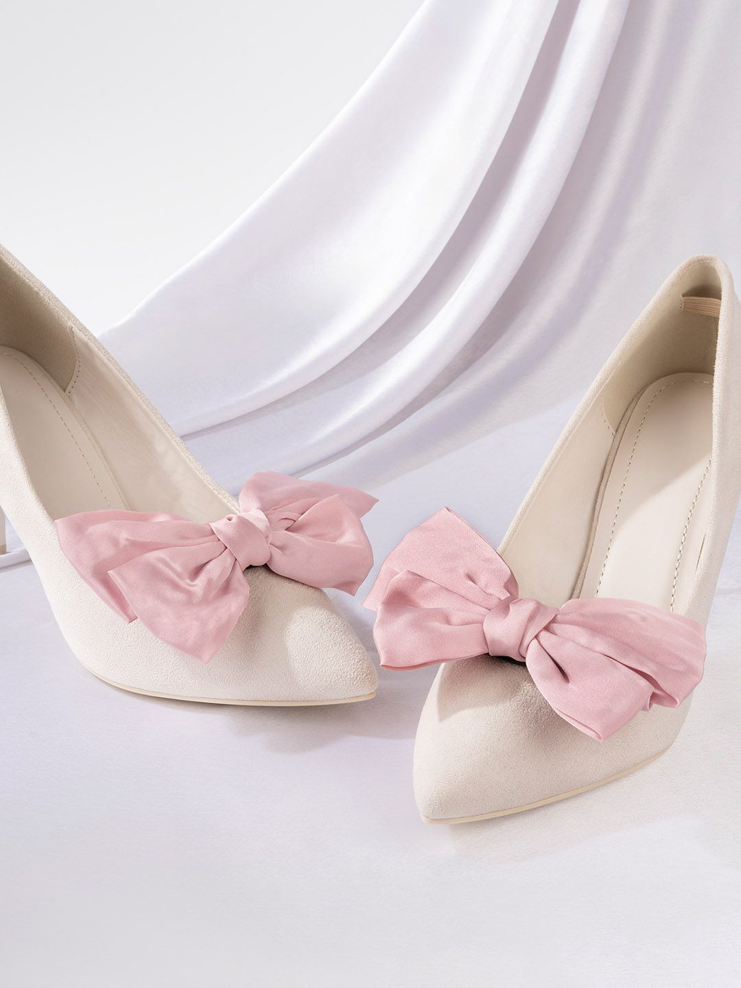 JOKER & WITCH Lustre Knot Shoe Charms