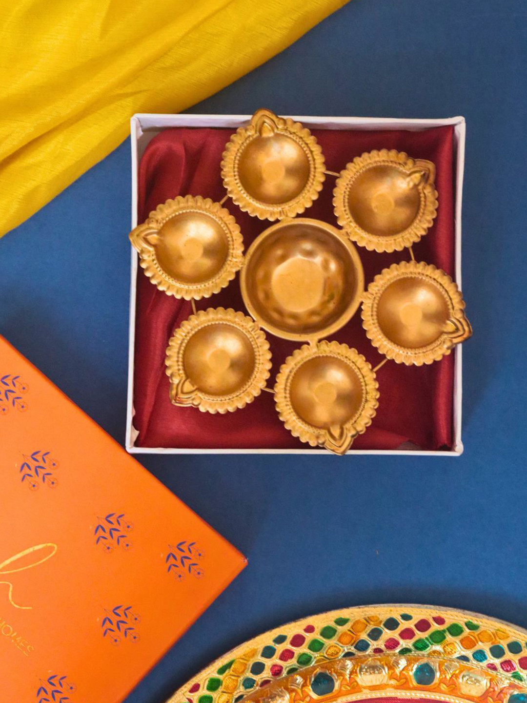 WEAVING HOMES Roshni Ki Mehfil Gold Toned Metal Urli With Diya