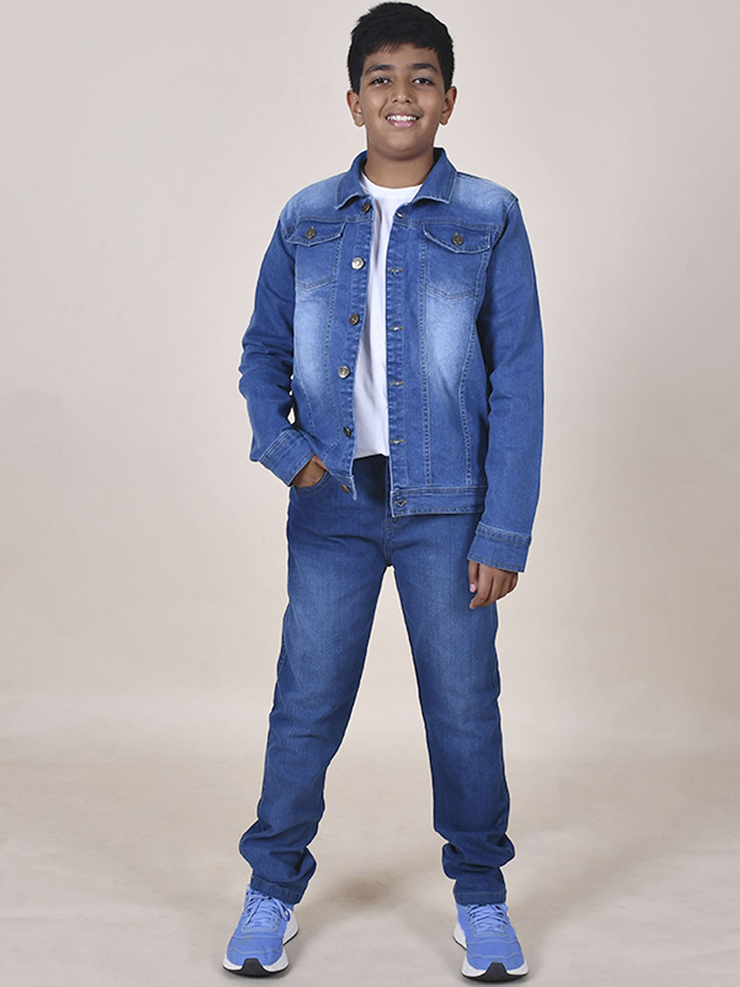 KiddoPanti Boys Short Sleeves T-shirt With Jeans and Jacket