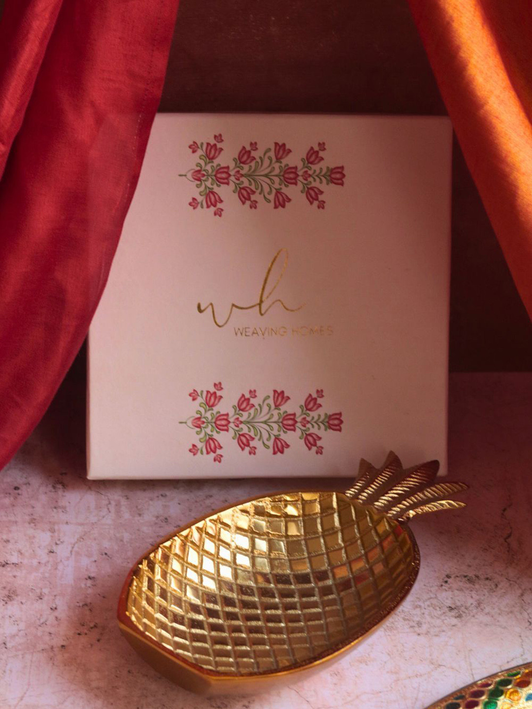 WEAVING HOMES Gold Toned Pineapple Textured Metal Food Platter