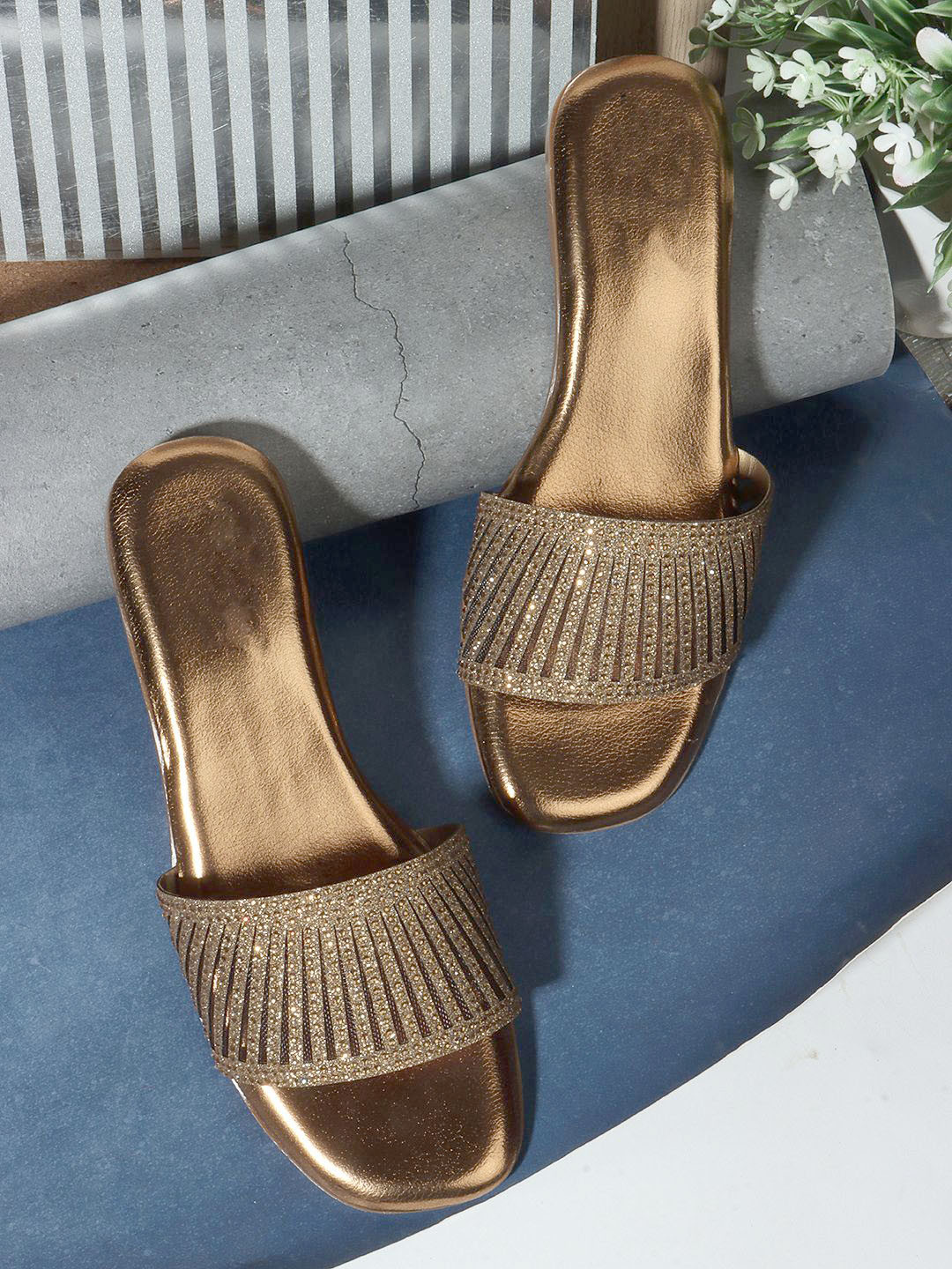 sneakers villa Women Embellished Open Toe Flats