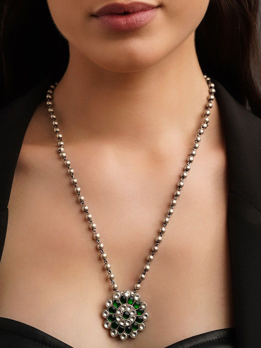 JAYPORE Emerald Studded Silver Necklace