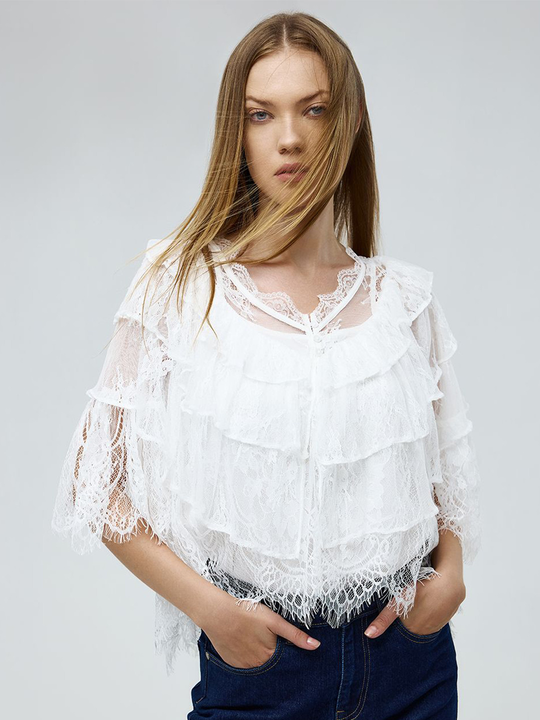 COVER STORY Slit Sleeve Lace Top