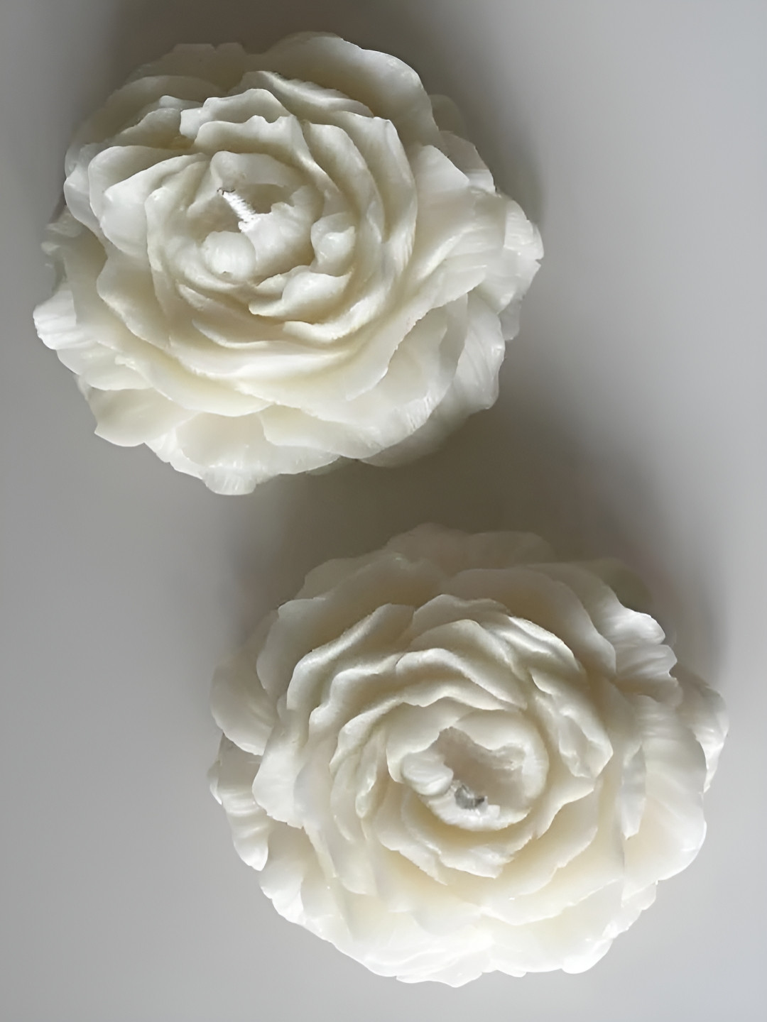 atorakushon Ivory 2Pcs Scented 1 Wick Scented Solid Flower Regular Floating Candles