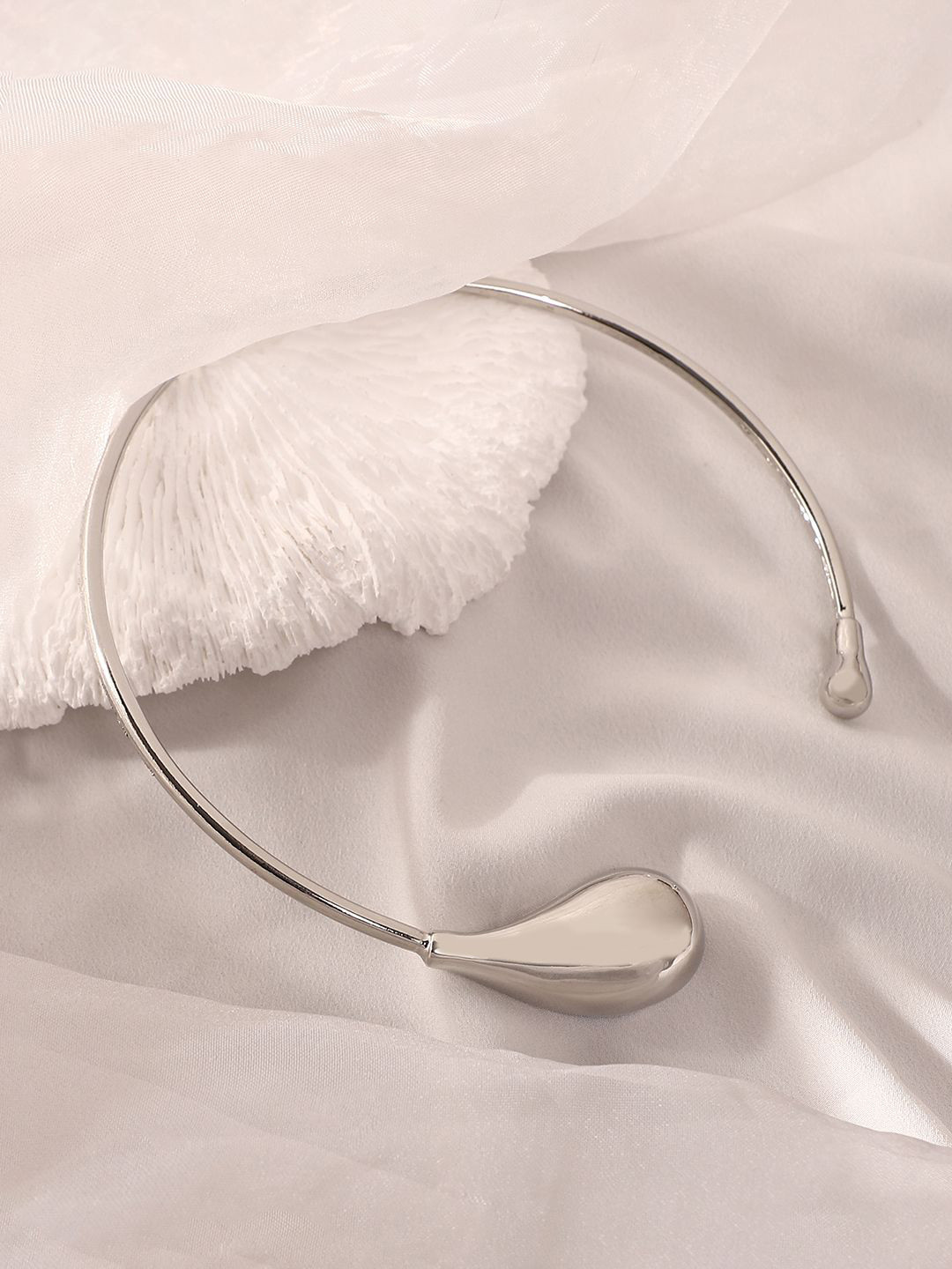 SOHI Silver-Plated The Drip Torque Necklace