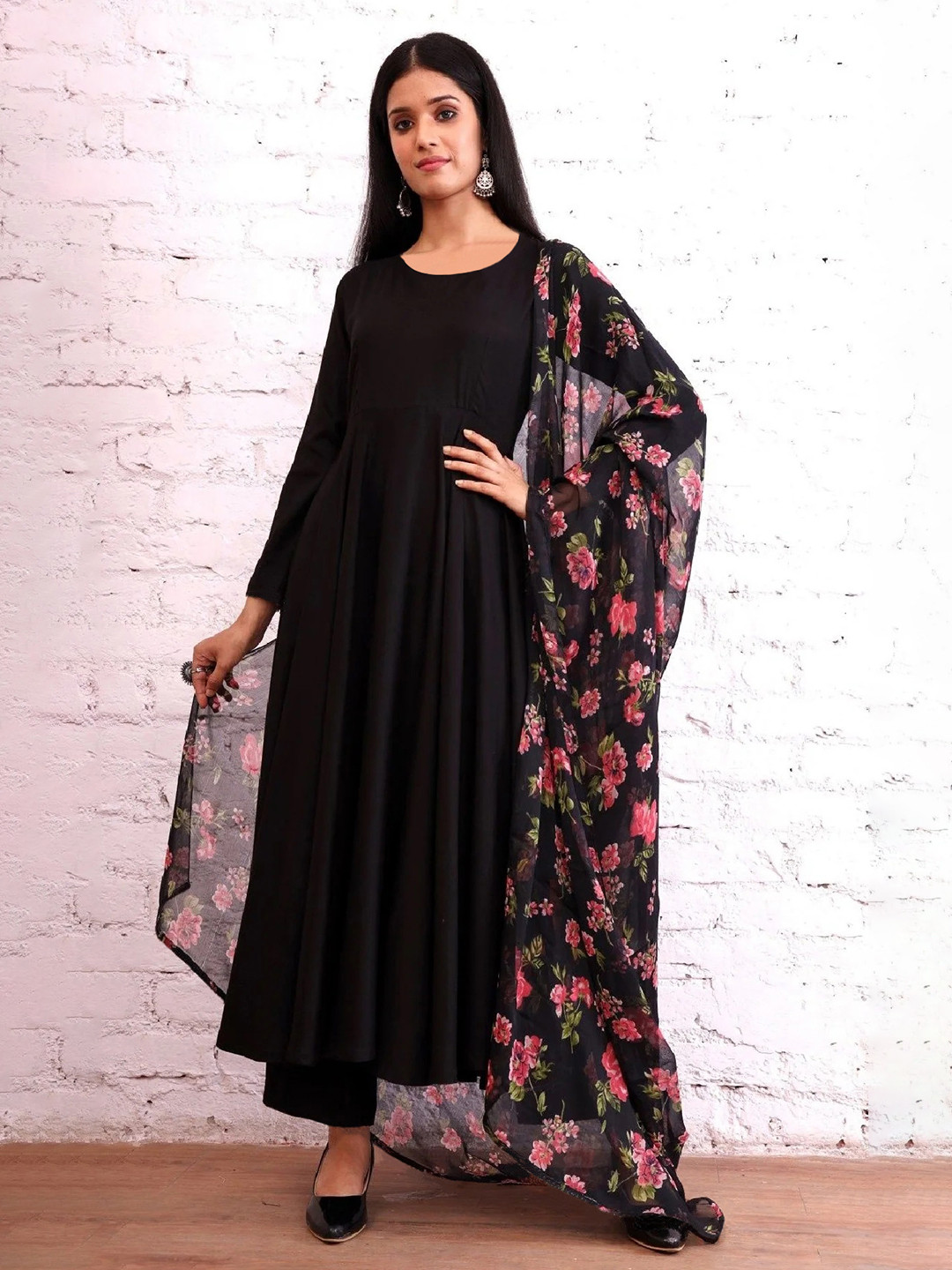 TOOCHKI Women Round Neck Plain Kurti Pant With Floral Printed Dupatta