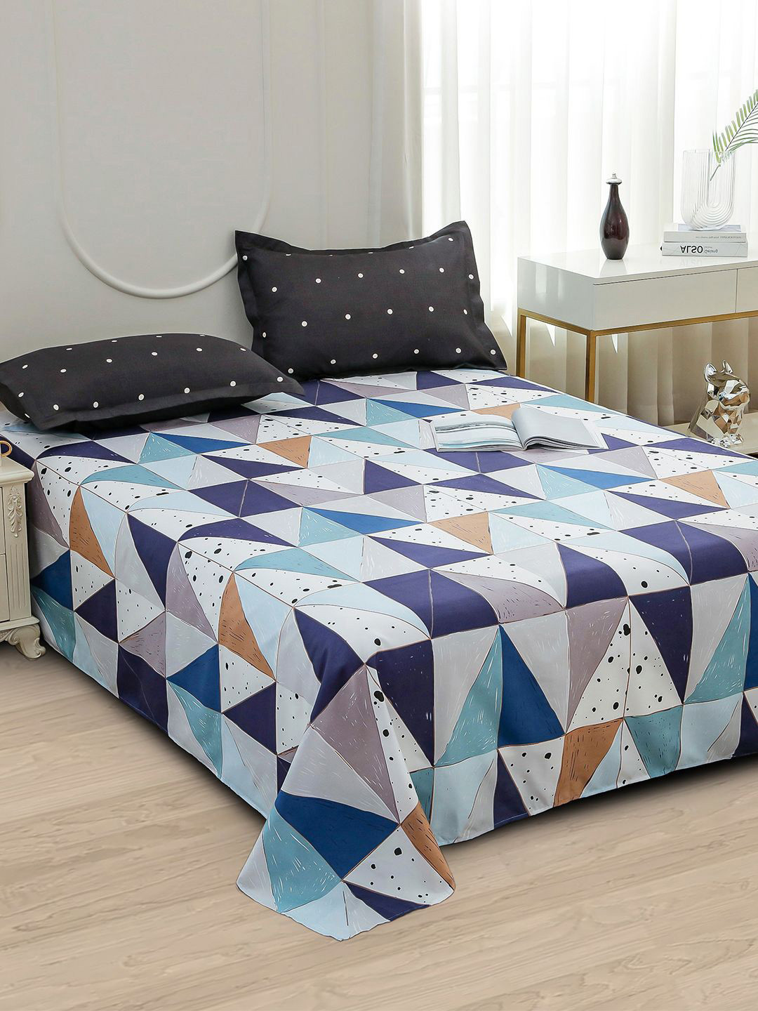 Story@home White Geometric Microfiber 240 TC Queen Fine Bedsheet with 2 Pillow Covers-93 x 98 inches