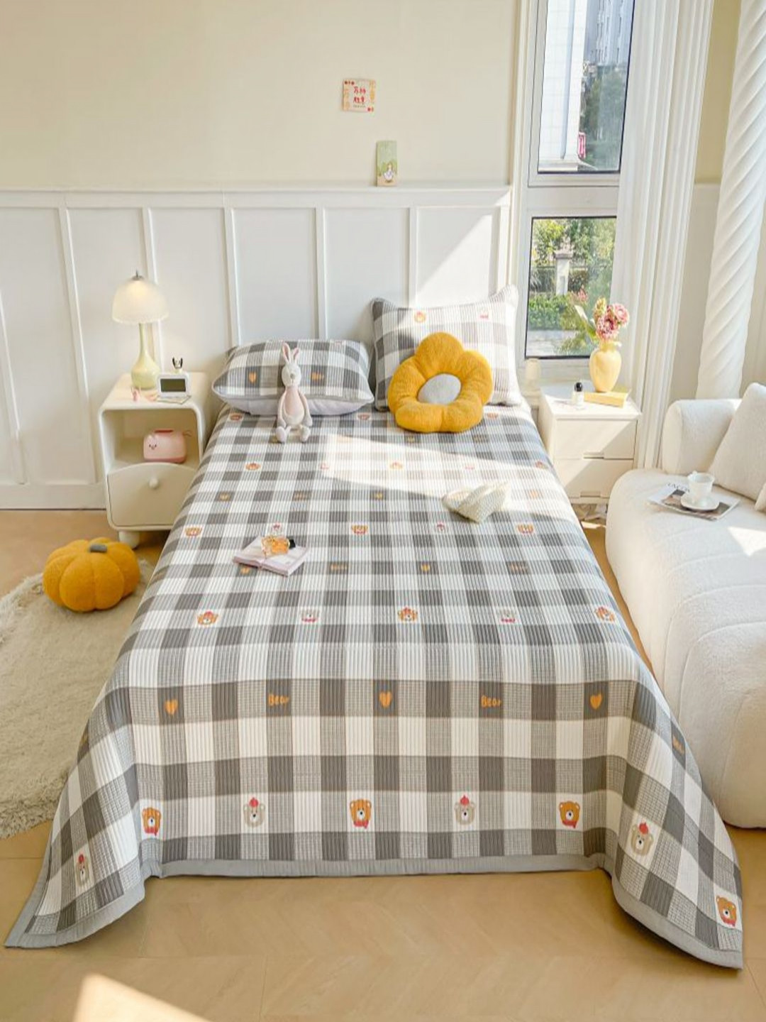 JC HOME Grey & White Checked Queen Bed Cover With Pillow Covers