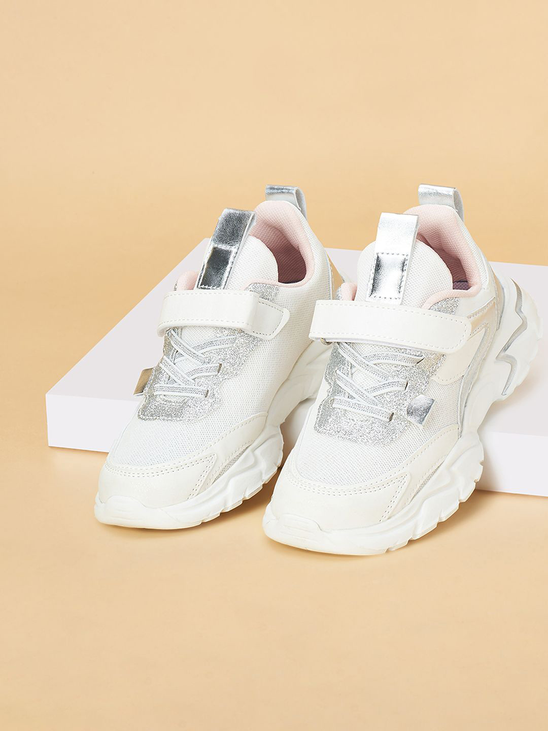 Pantaloons Junior Girls Walking Non-Marking Shoes