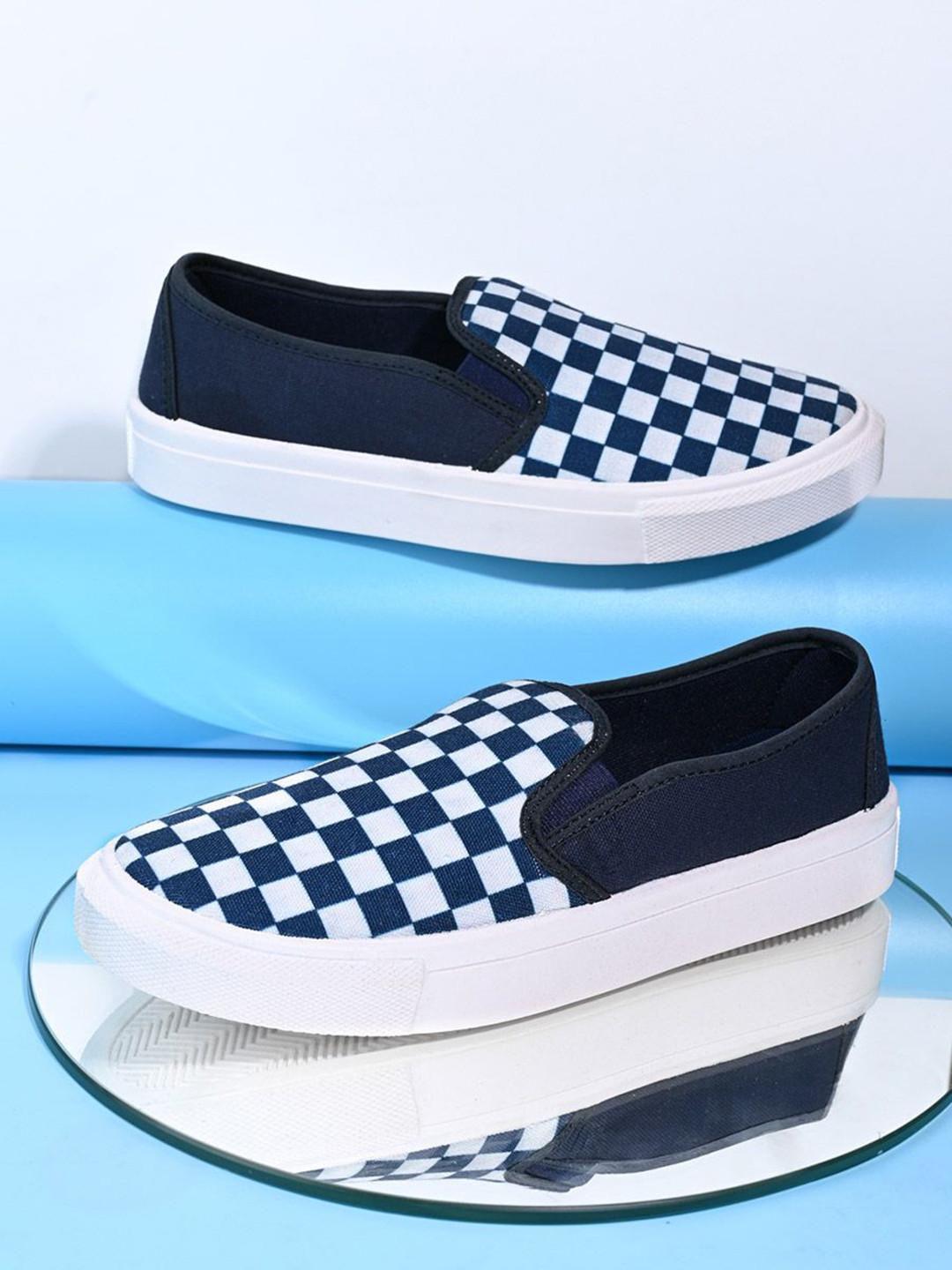 Styli Men Navy Blue Checkerboard Round Toe Comfort Insole Slip-On Sneakers