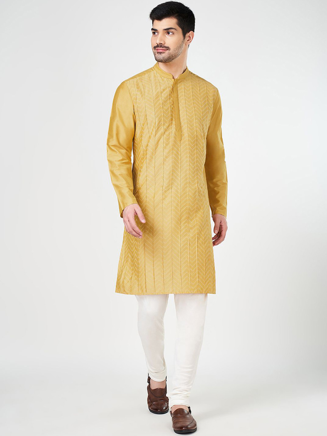 indus route by Pantaloons Chevron Embroidered Mandarin Collar Straight Kurta