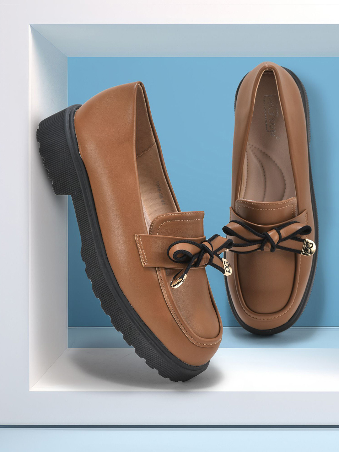 Maysun Women Round Toe Slip-On Contrast Sole Loafers