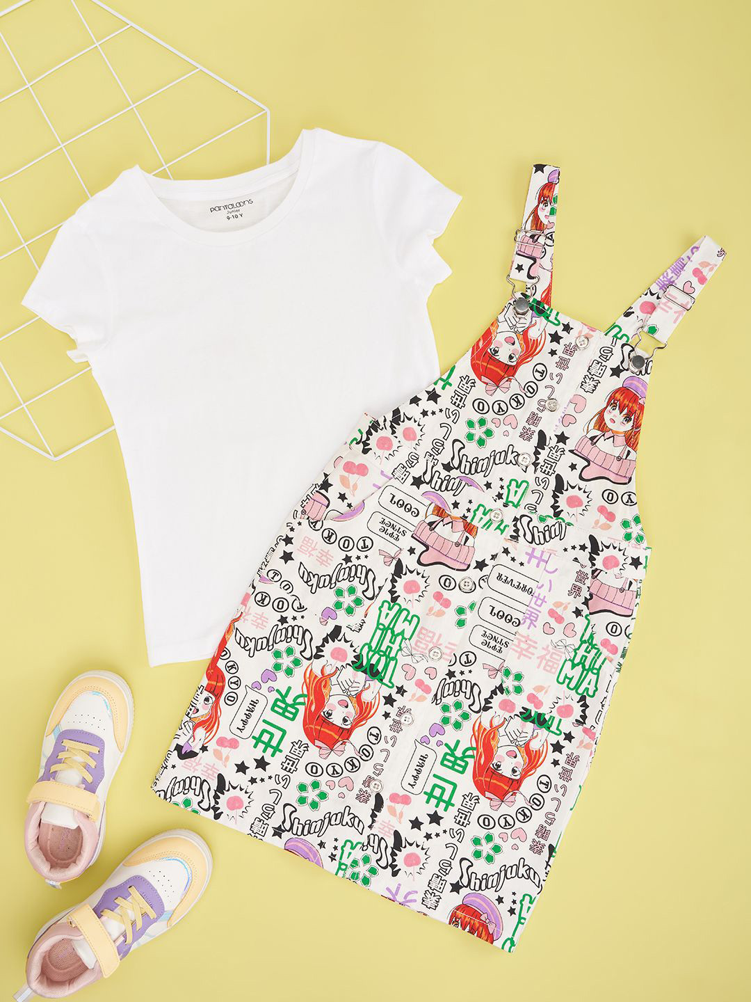 Pantaloons Junior Girls Typography Printed Cotton Dungarees