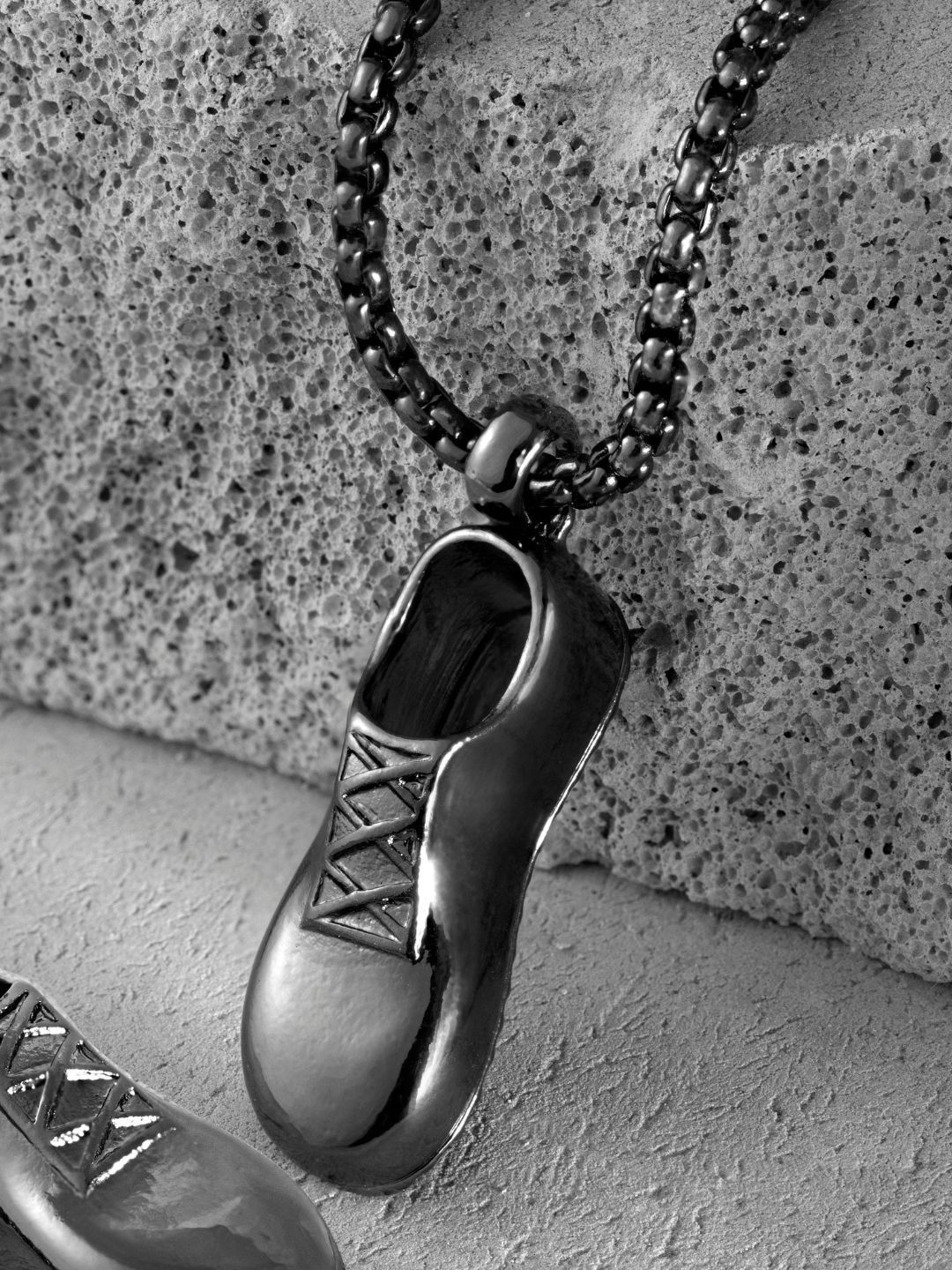 BLACK MAMBA Shoe Pendant With Jared Chain