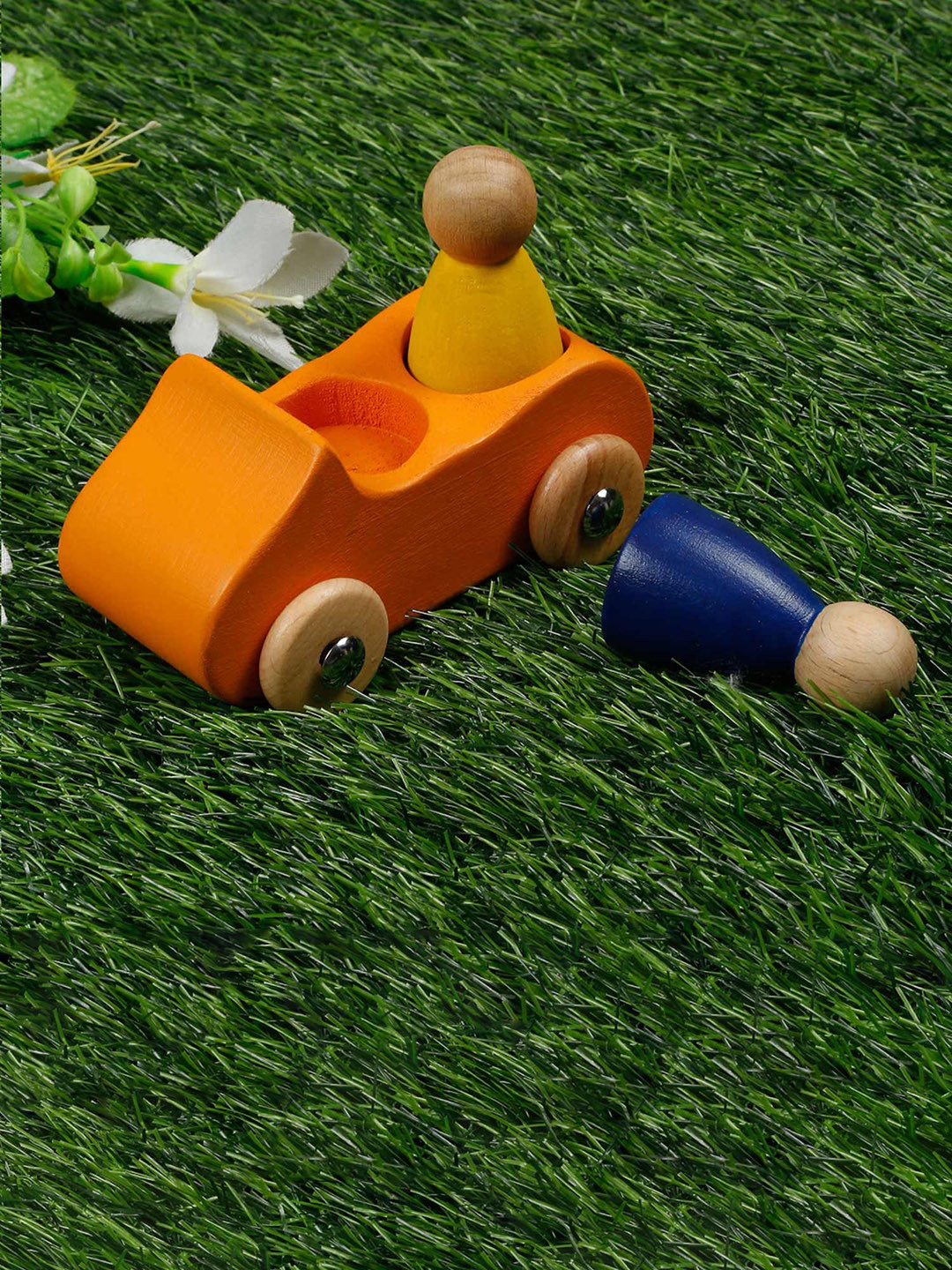 LITTLE GINNIE Wooden Car with Dolls - Classic Toy Set