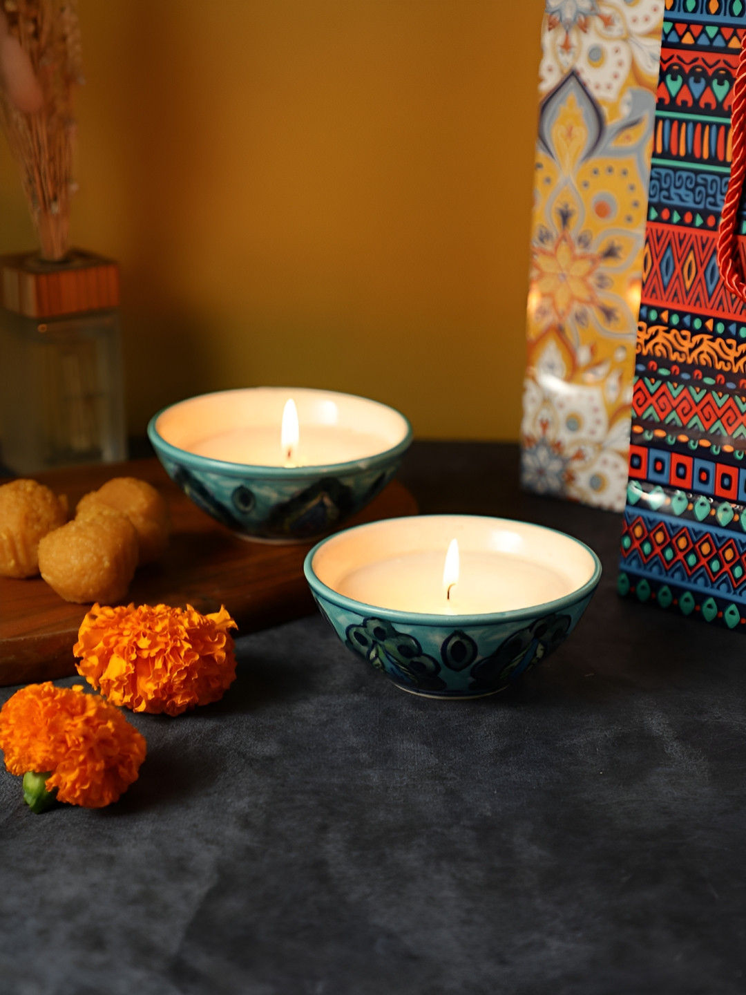 VarEesha Printed Creamic 2Pcs Smokeless 1 Wick Scented Solid Round Regular Diyas Candles