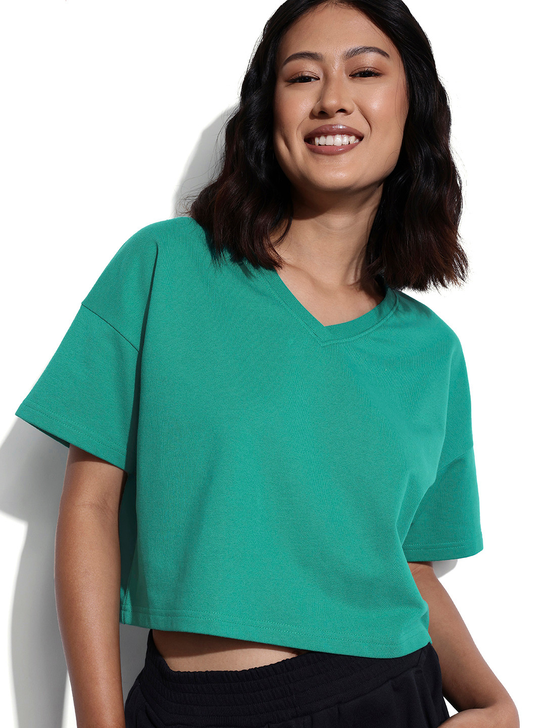 Dressberry Basics Versatile V-Neck Crop Boxy T-shirt